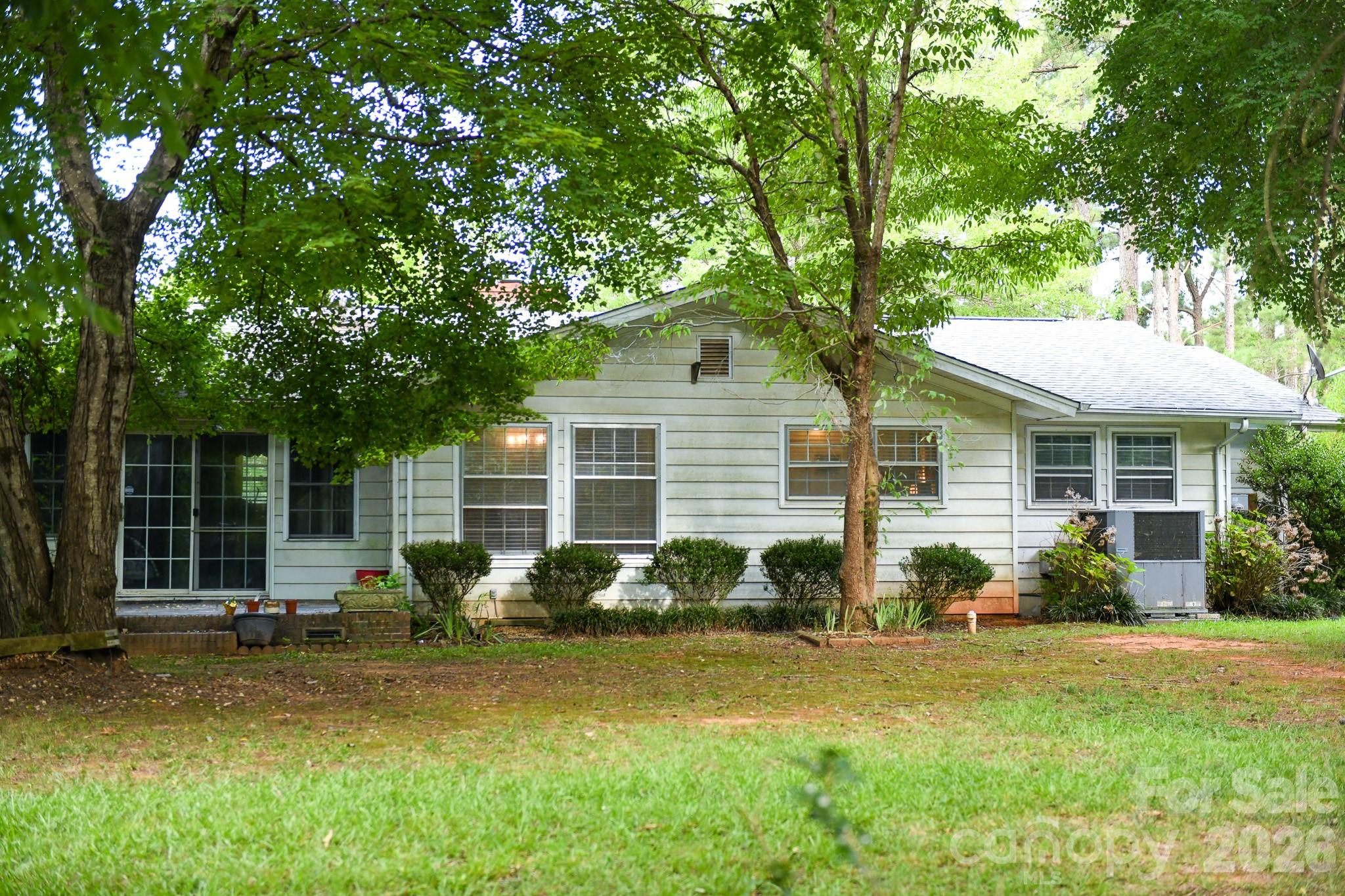 616 Pineview Lakes Road — Chester