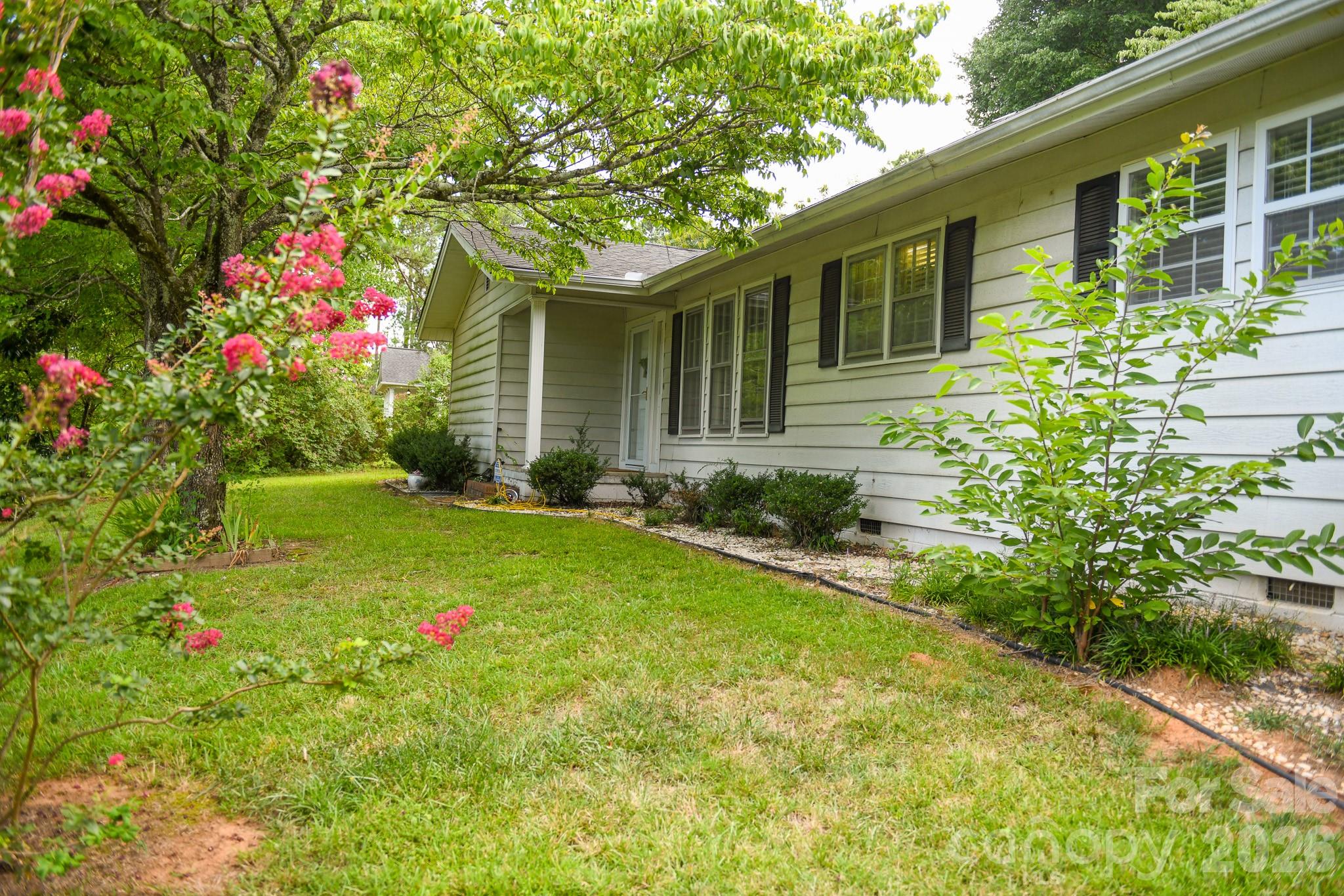 616 Pineview Lakes Road — Chester