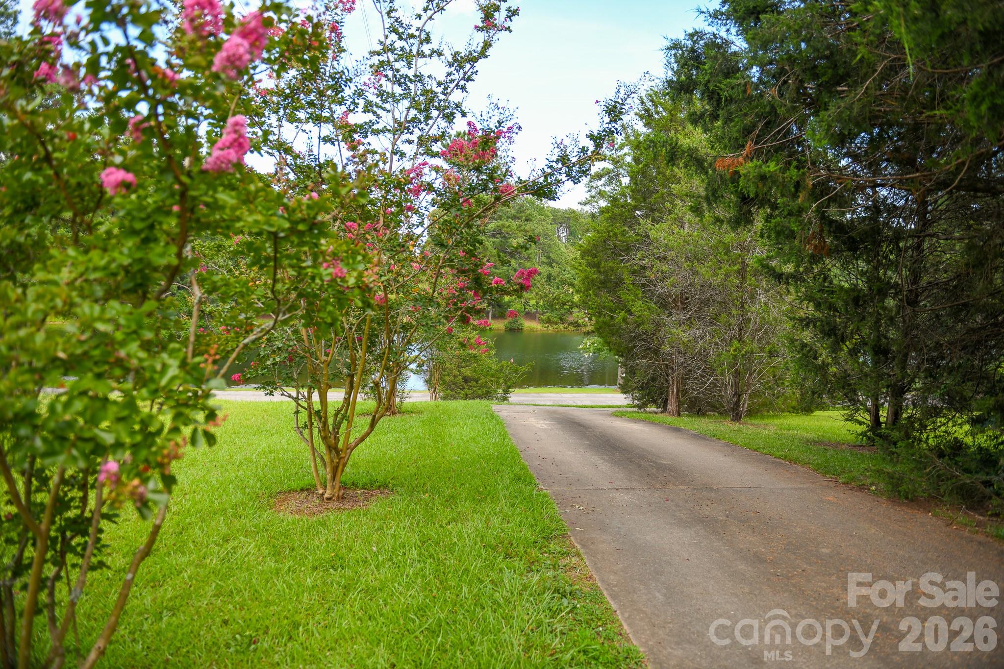 616 Pineview Lakes Road — Chester