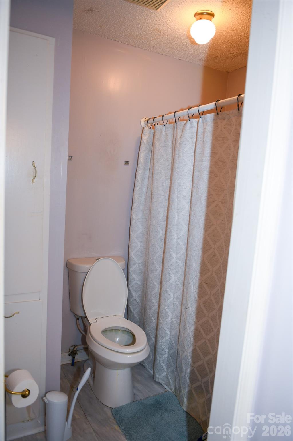 616 Pineview Lakes Road — Chester