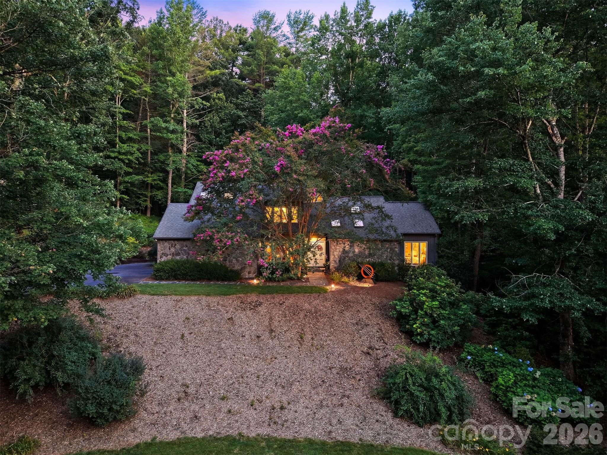 414 Stonecroft Drive SE — Lenoir