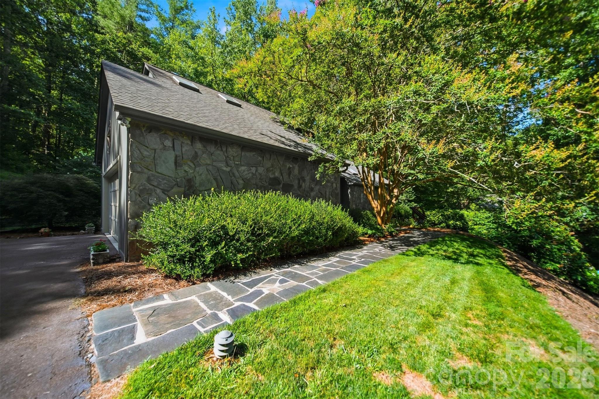 414 Stonecroft Drive SE — Lenoir