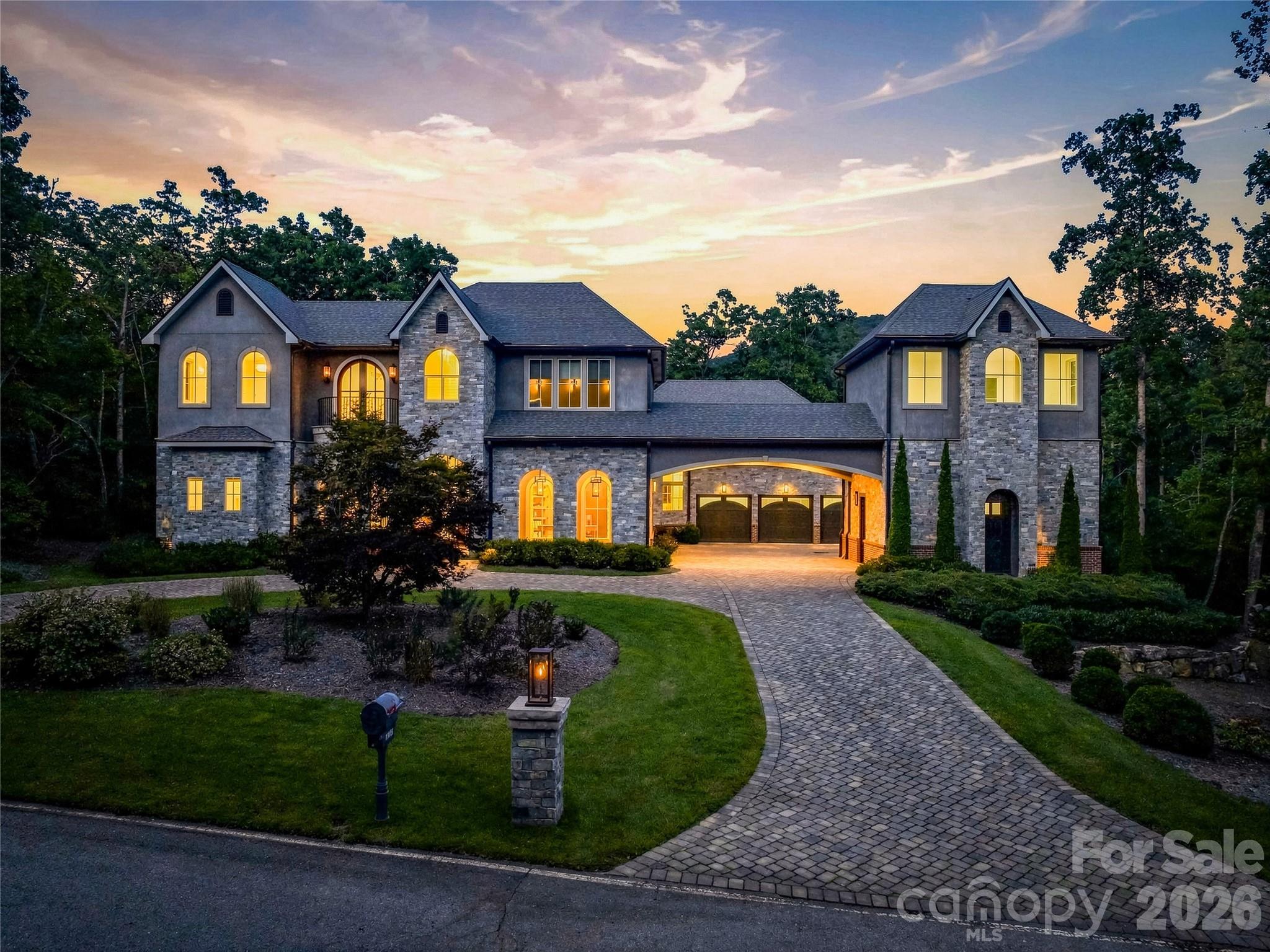 1905 White Tree Trail — Arden