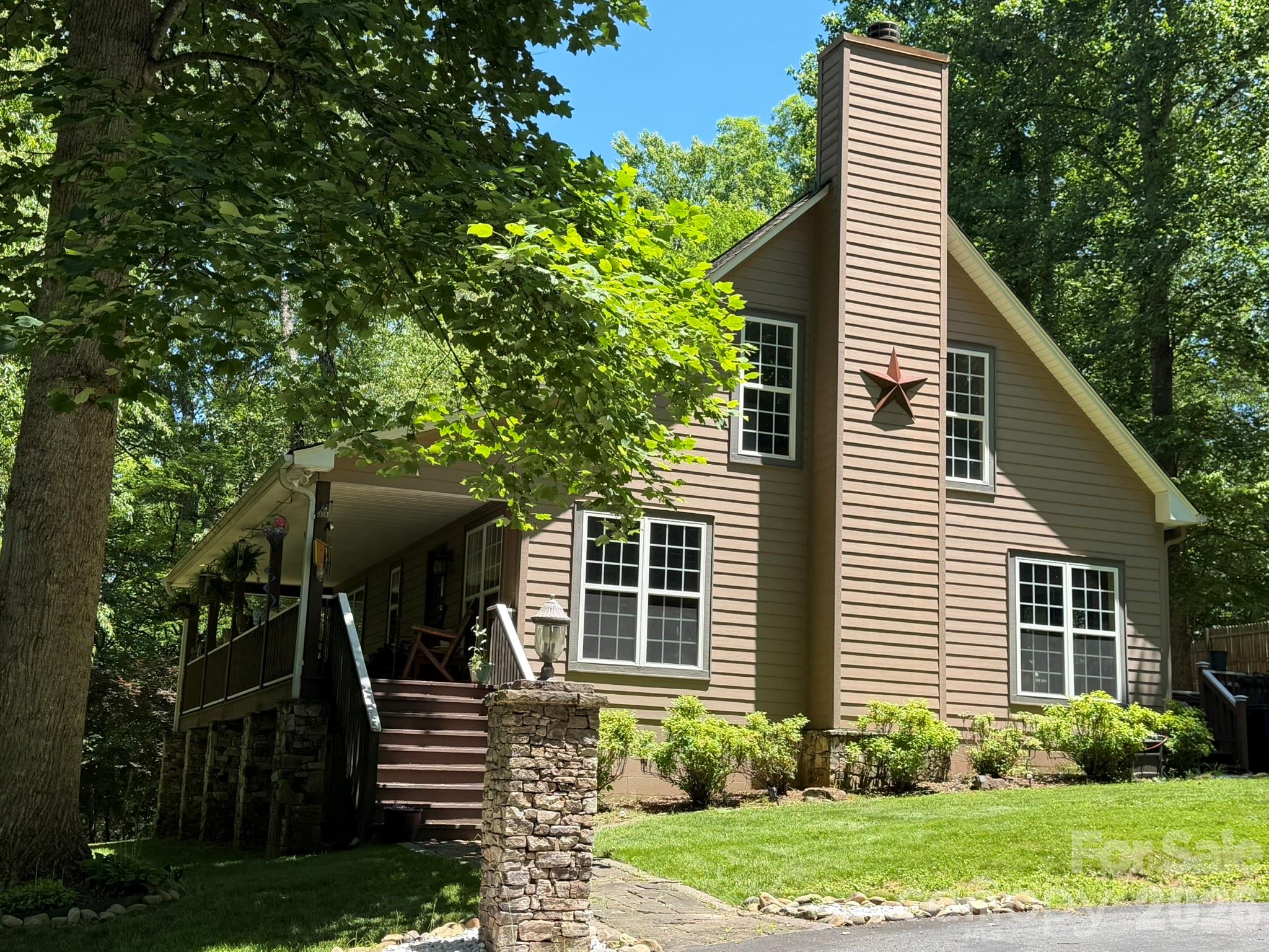 315 Honey Locust Lane — Whittier