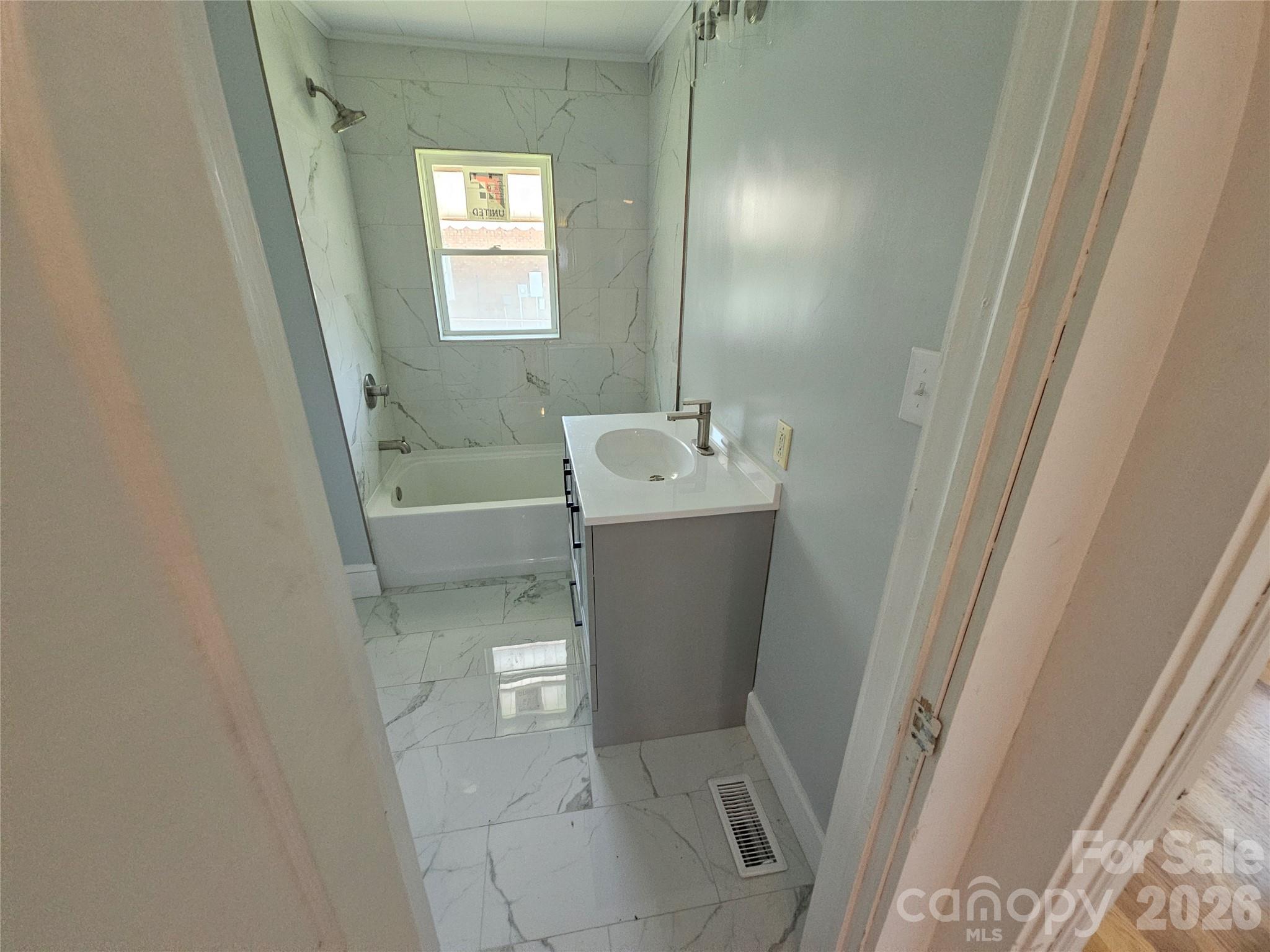 1515 16th Avenue NE — Hickory