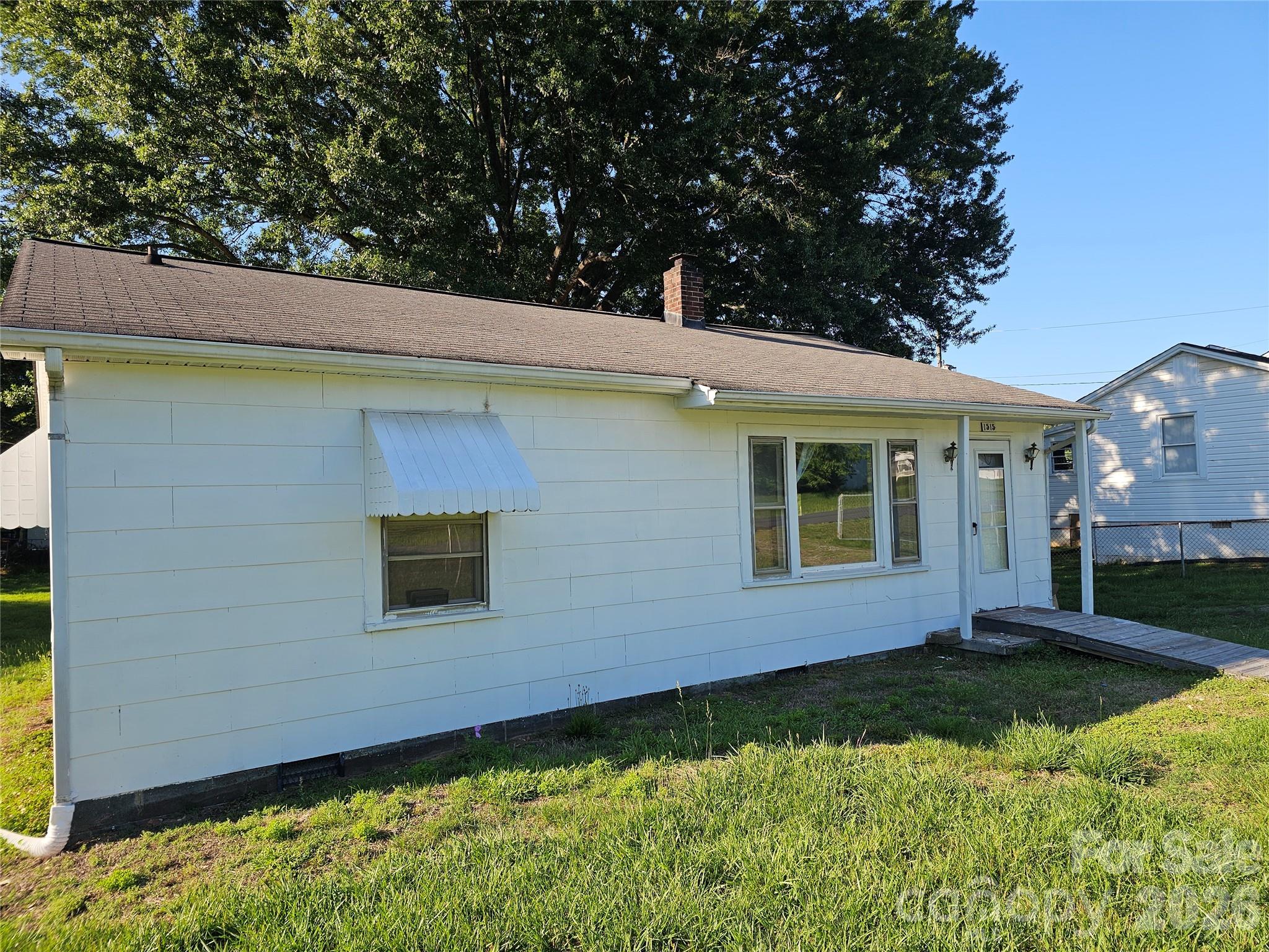 1515 16th Avenue NE — Hickory