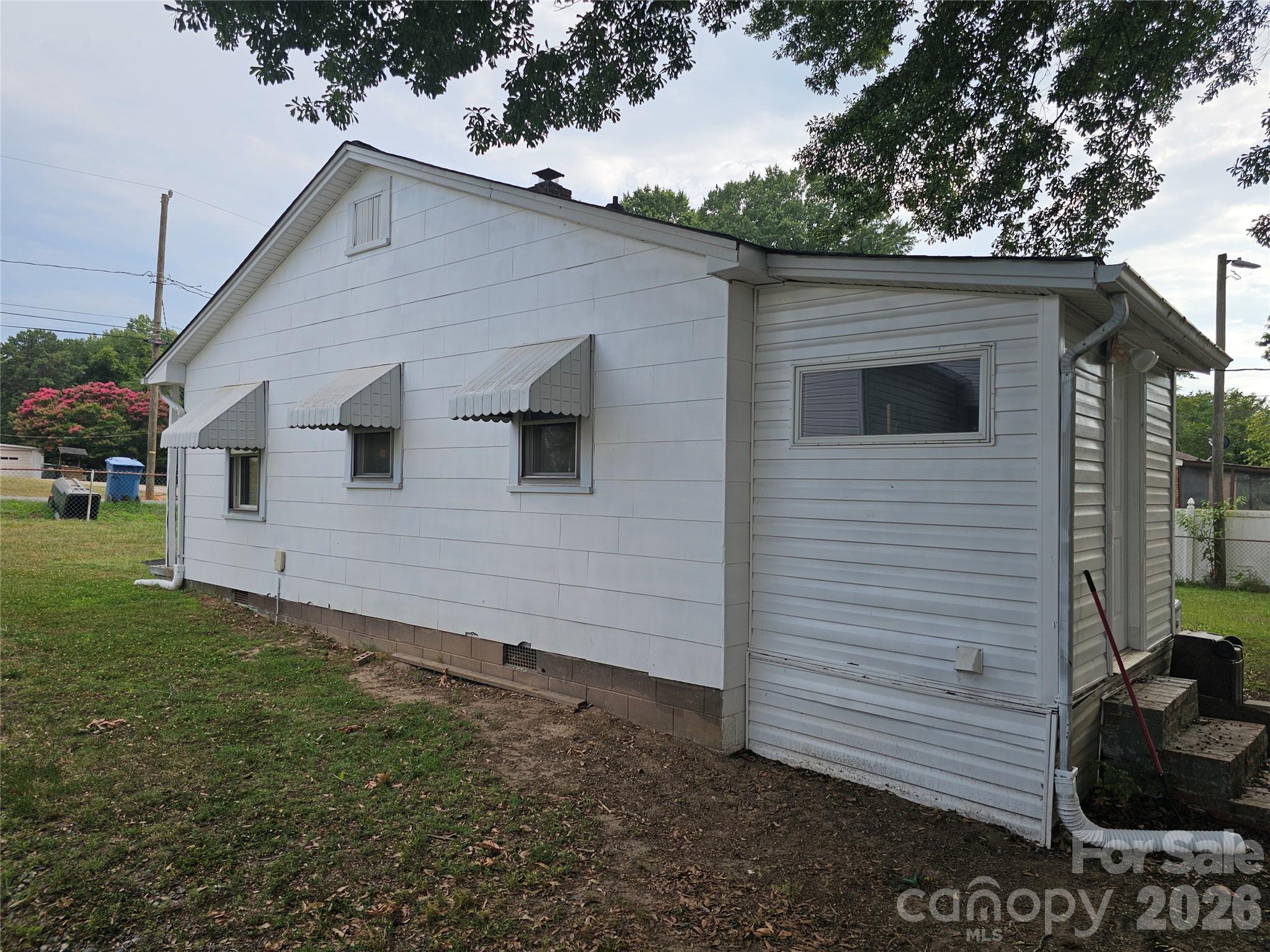 1515 16th Avenue NE — Hickory