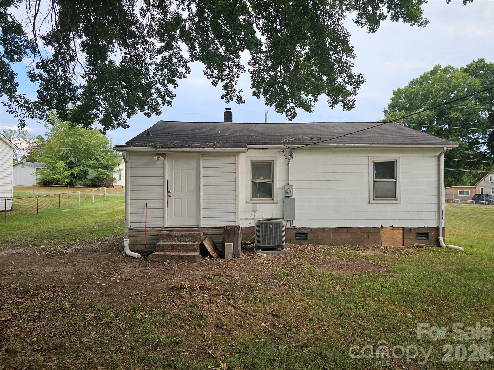 1515 16th Avenue NE — Hickory