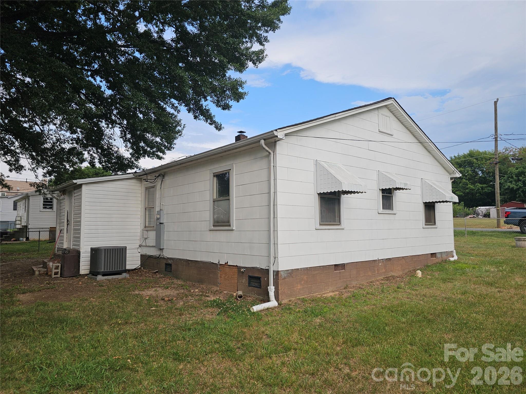1515 16th Avenue NE — Hickory