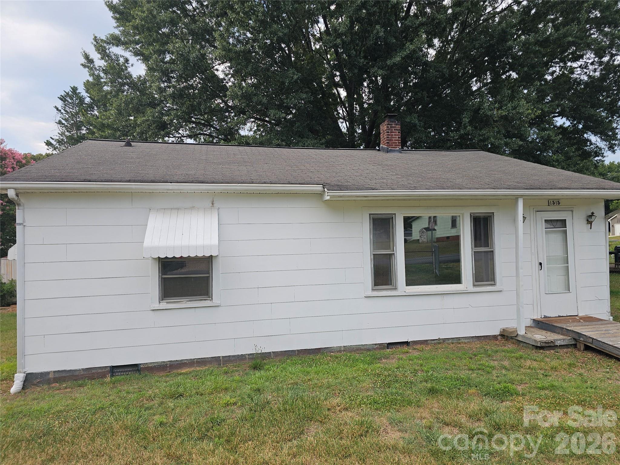 1515 16th Avenue NE — Hickory