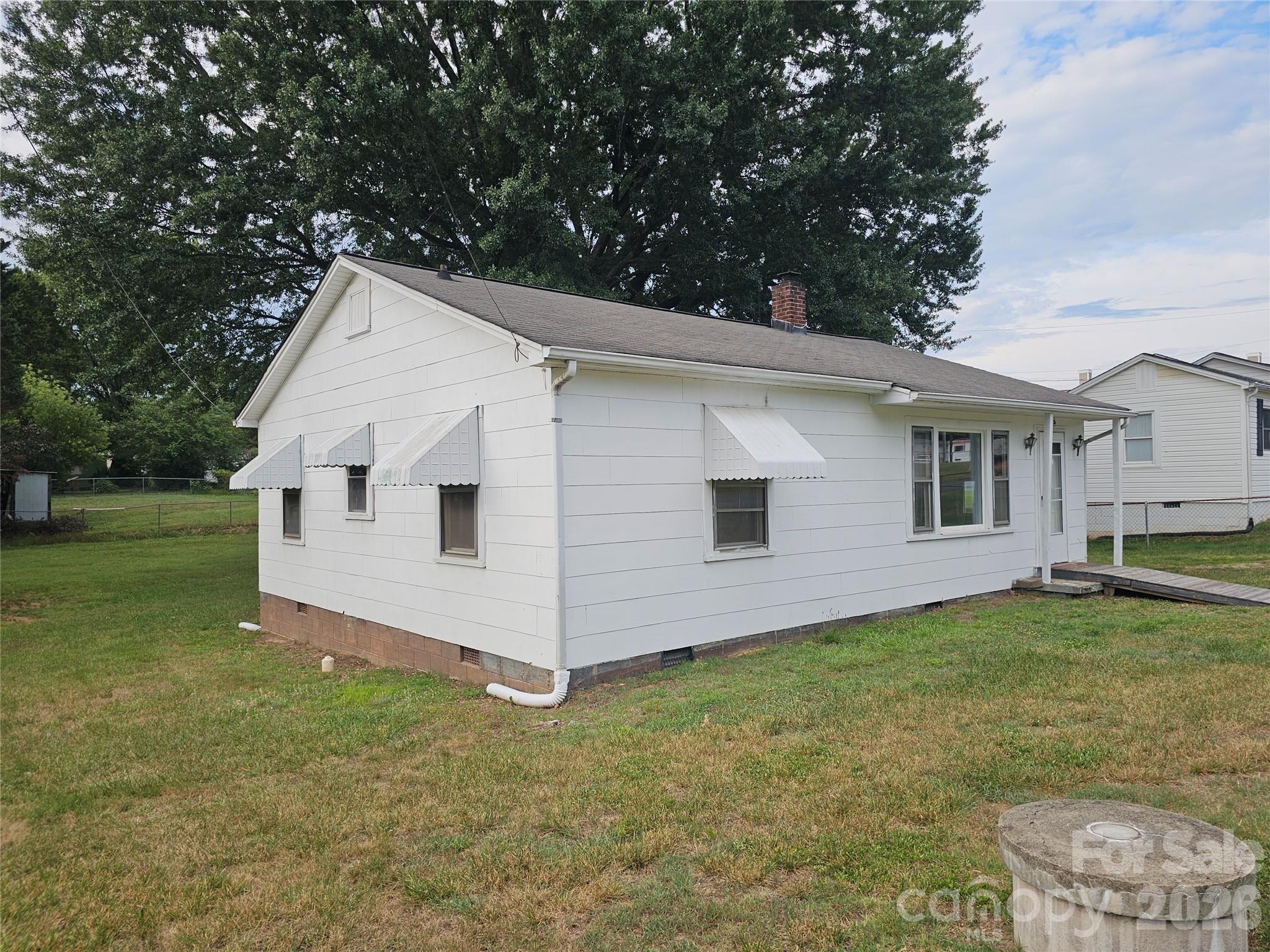 1515 16th Avenue NE — Hickory