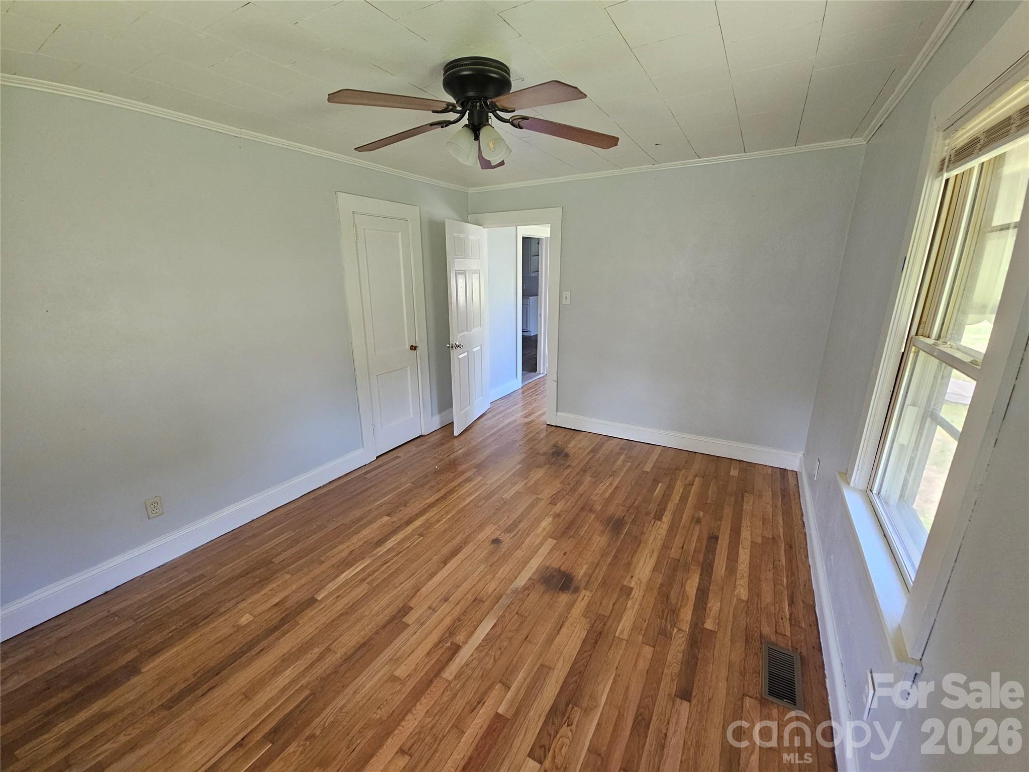1515 16th Avenue NE — Hickory