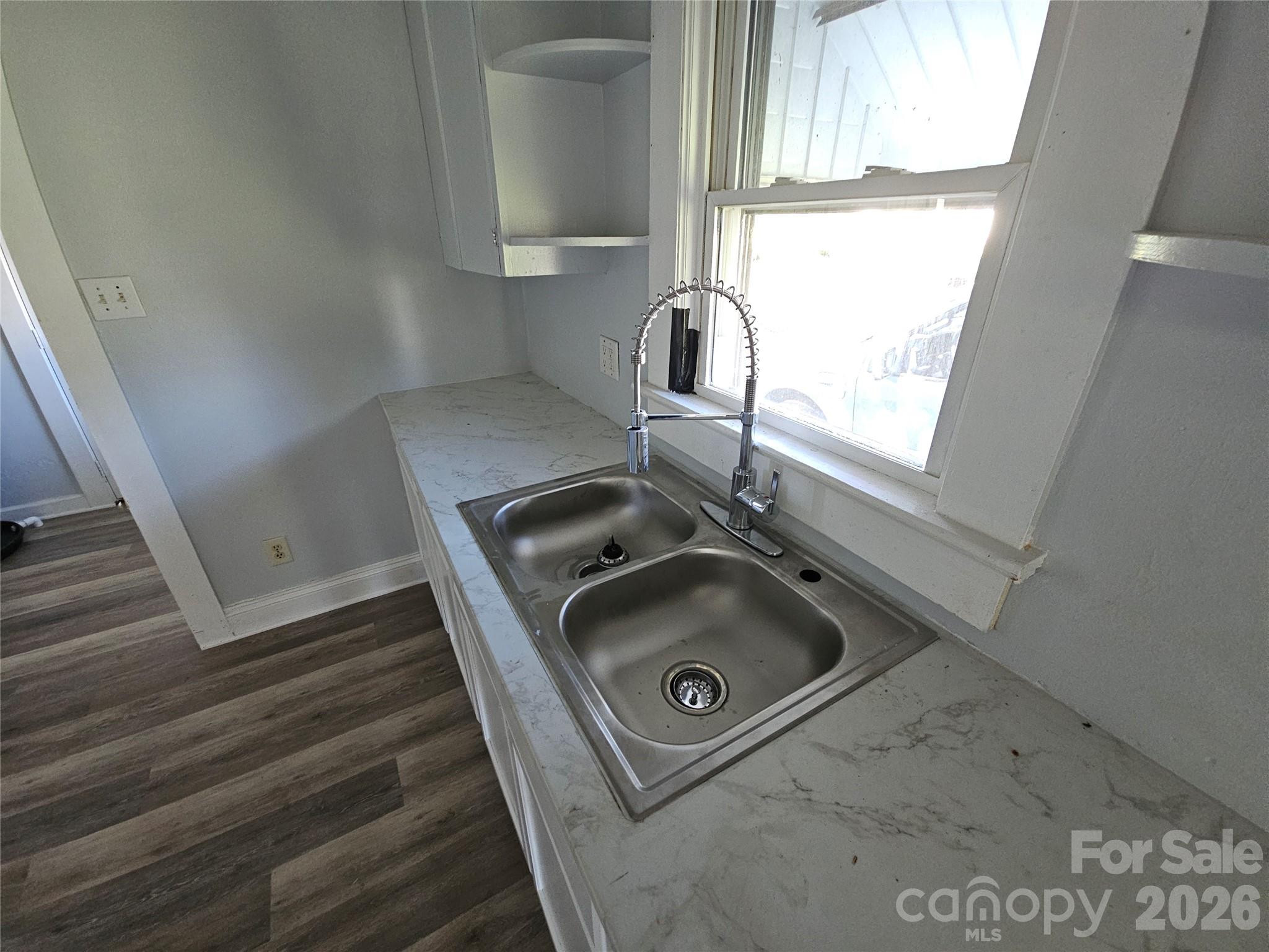 1515 16th Avenue NE — Hickory