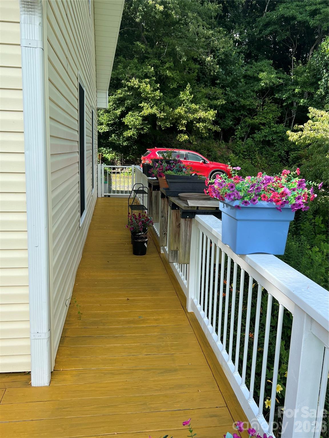 530 West Side Road — Burnsville
