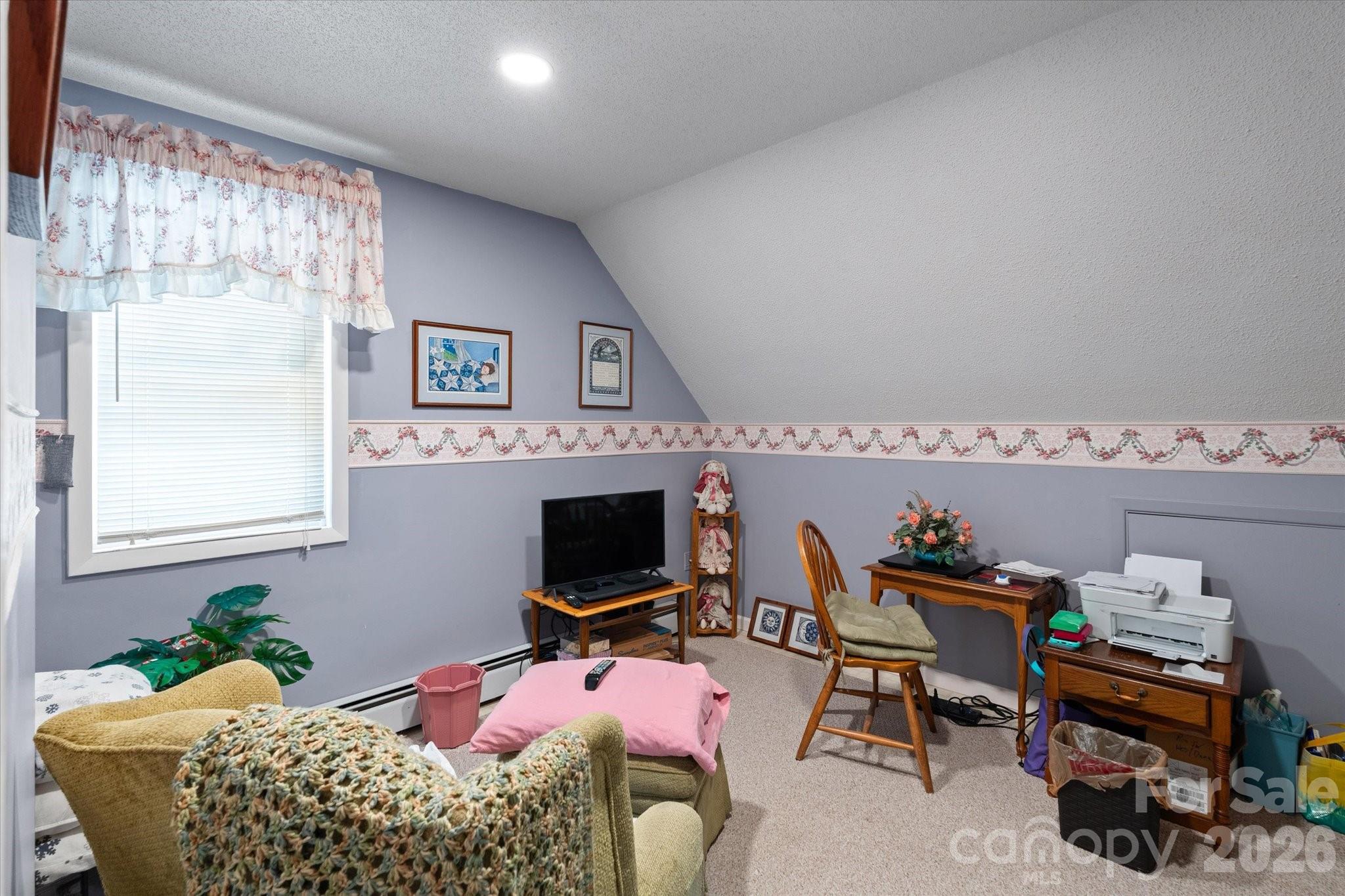 530 West Side Road — Burnsville