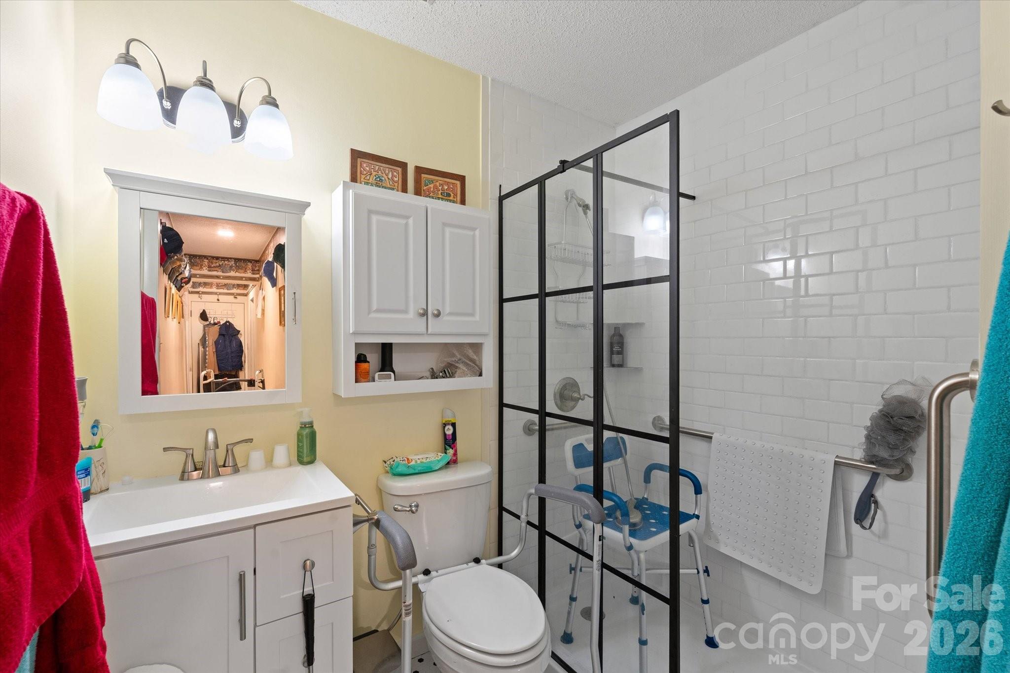 530 West Side Road — Burnsville