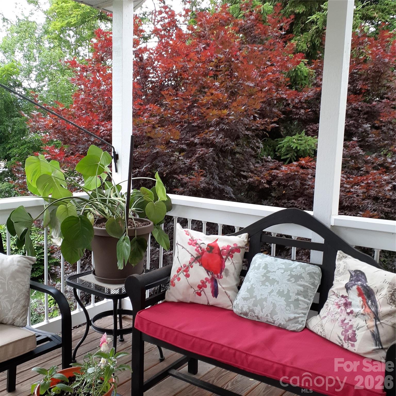 530 West Side Road — Burnsville