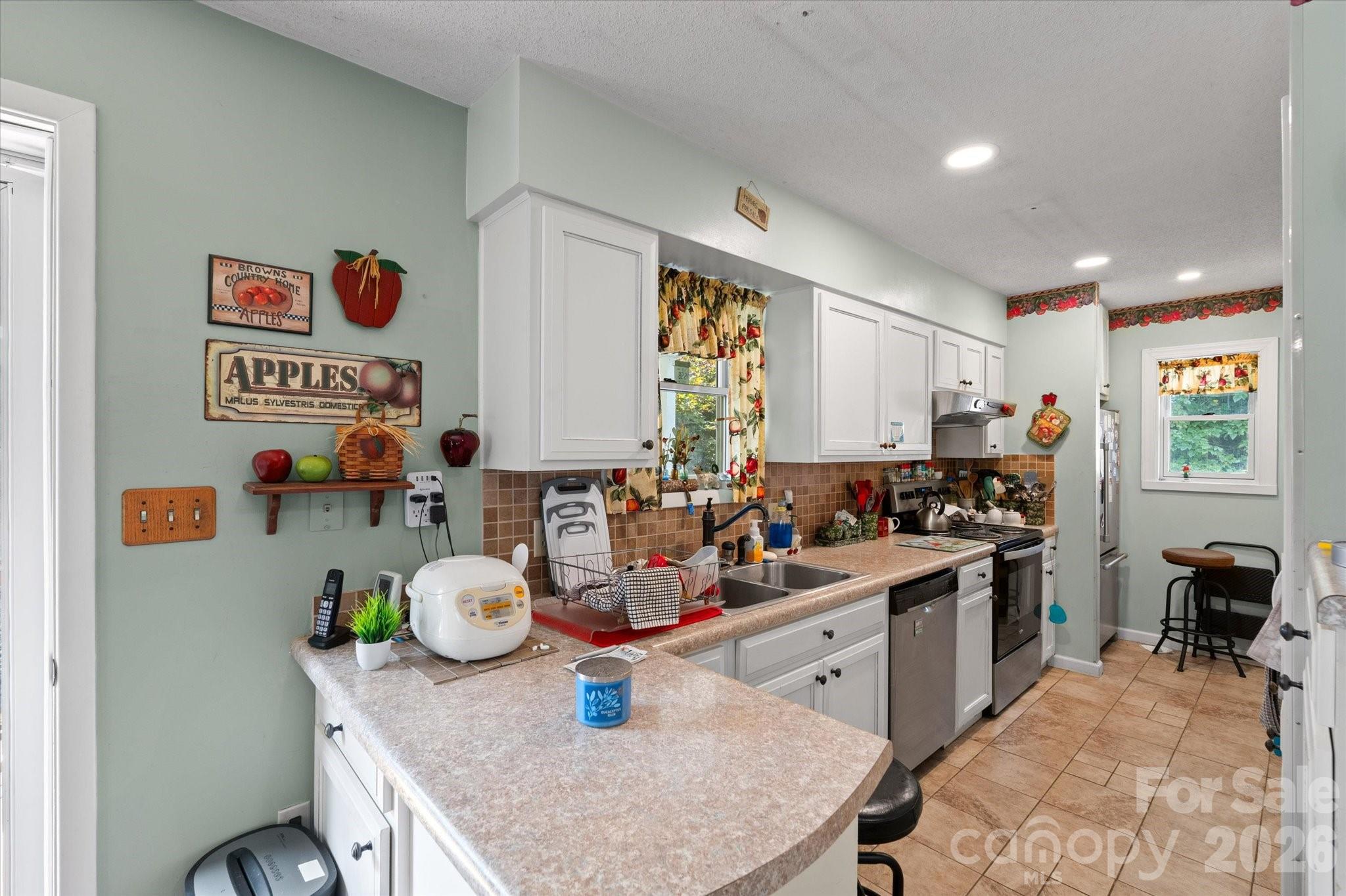 530 West Side Road — Burnsville