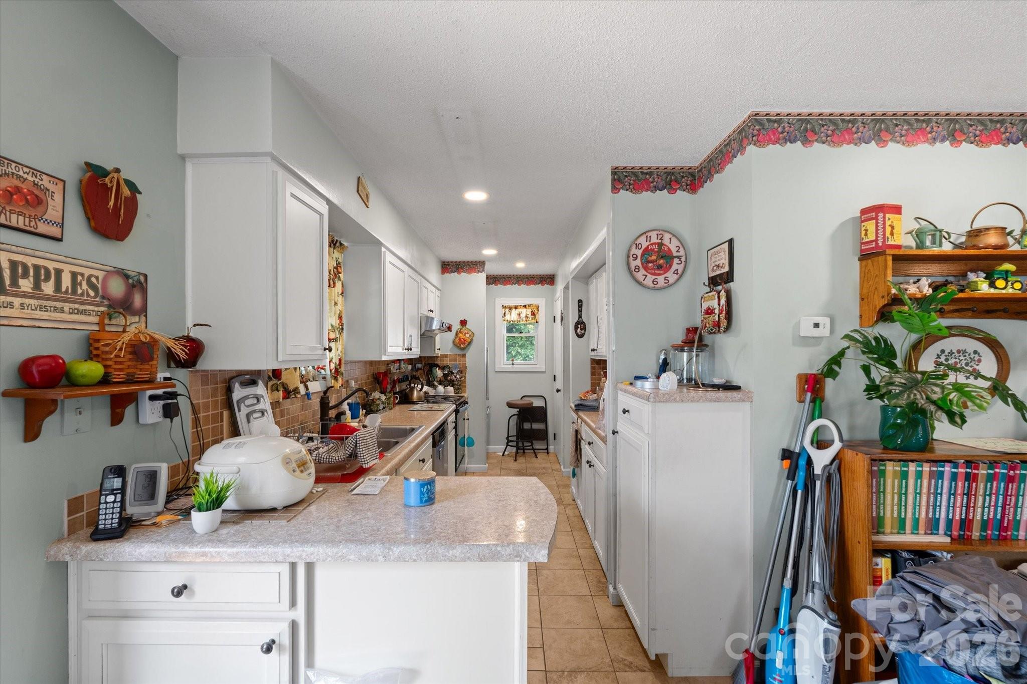 530 West Side Road — Burnsville