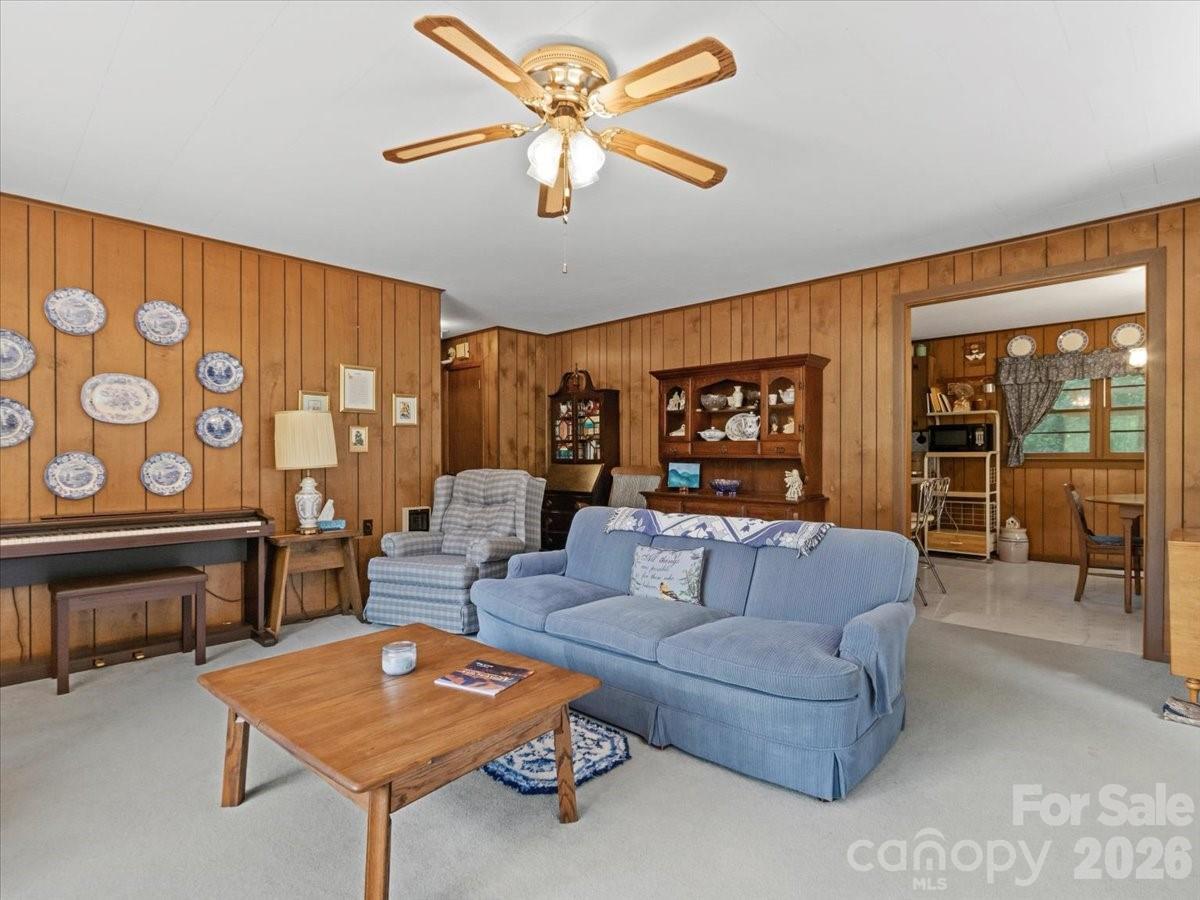 198 Florida Hill Drive — Green Mountain