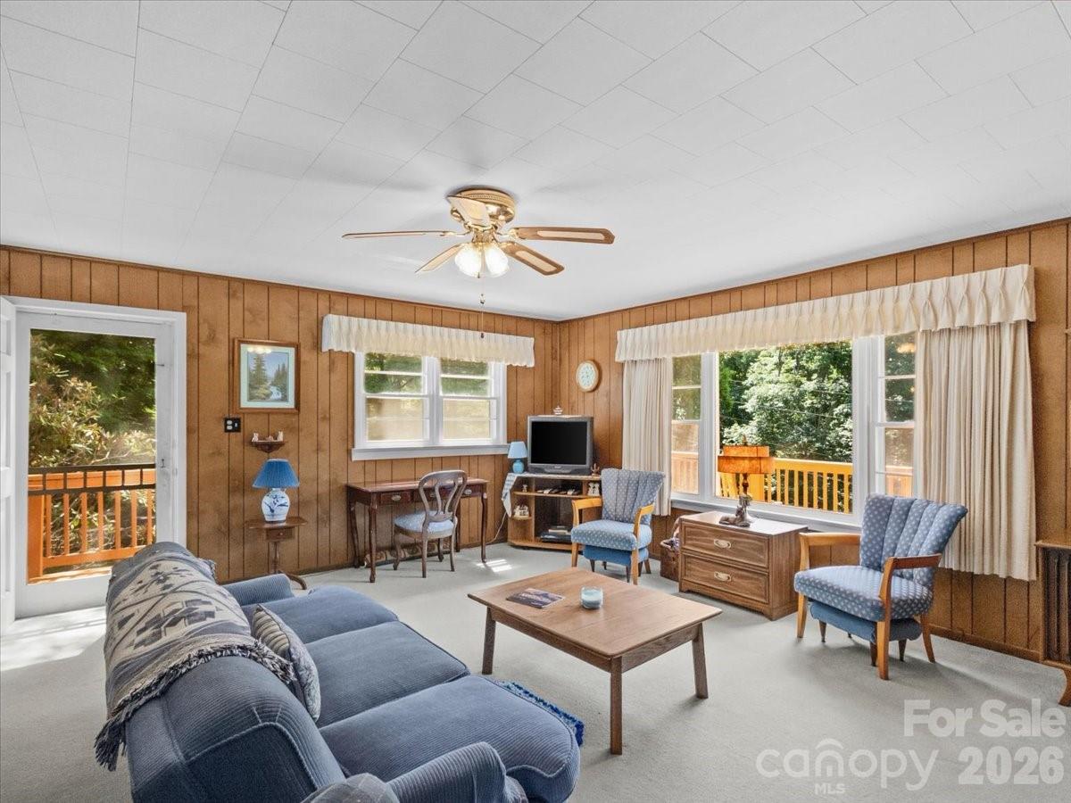 198 Florida Hill Drive — Green Mountain