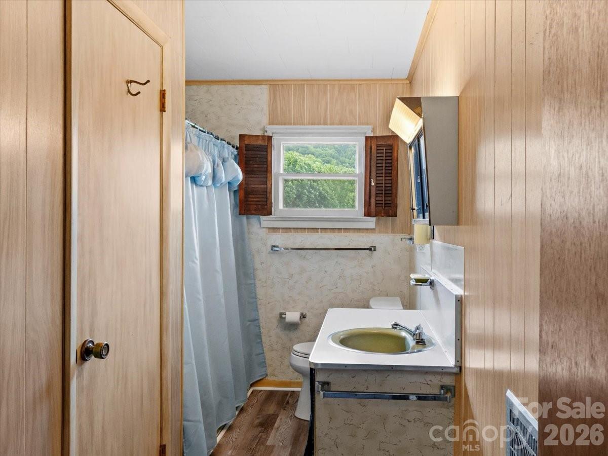 198 Florida Hill Drive — Green Mountain