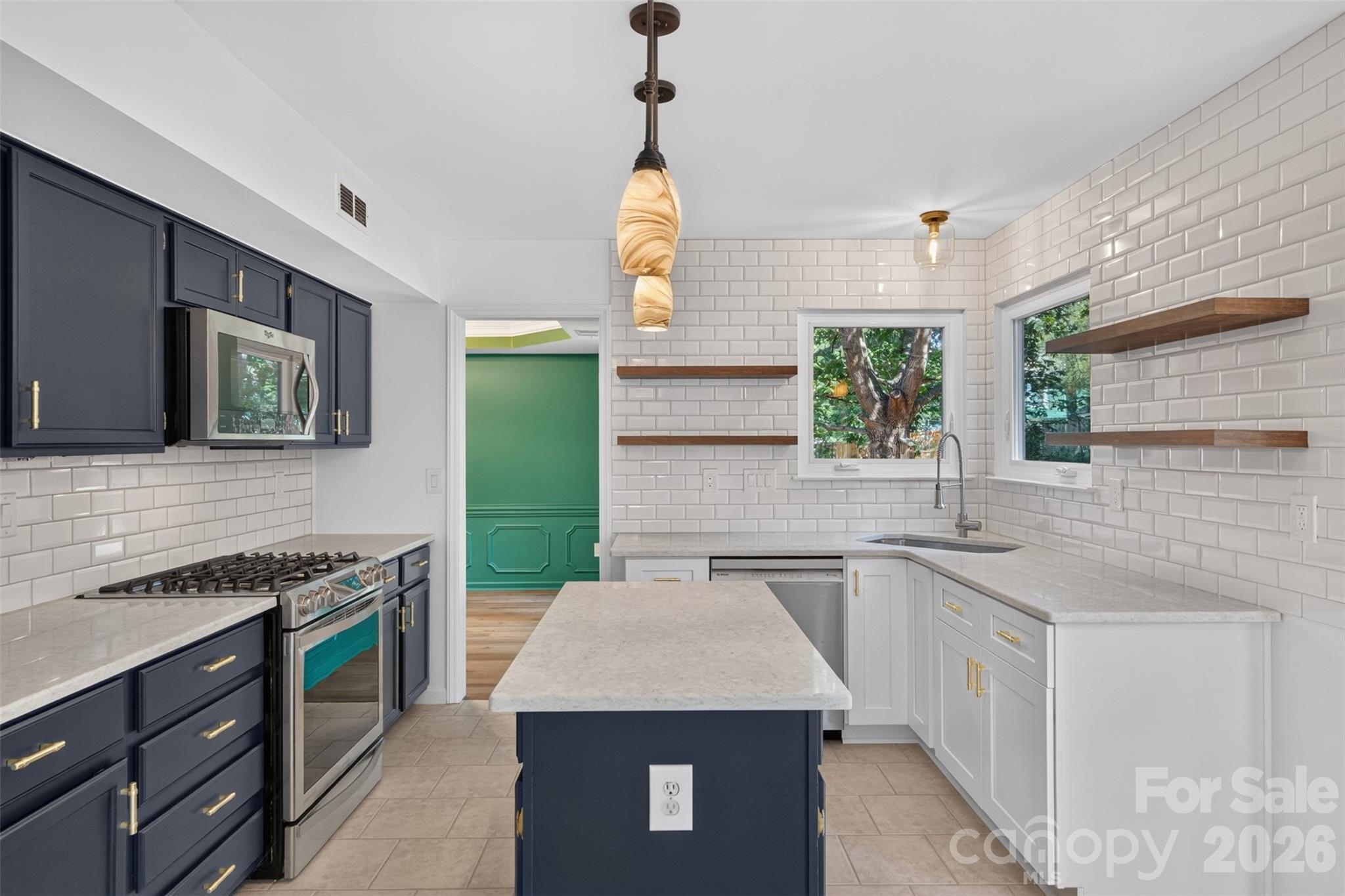 6815 Oldecastle Court — Charlotte
