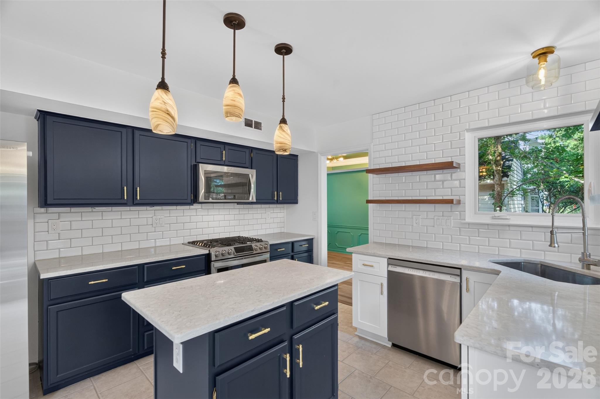 6815 Oldecastle Court — Charlotte