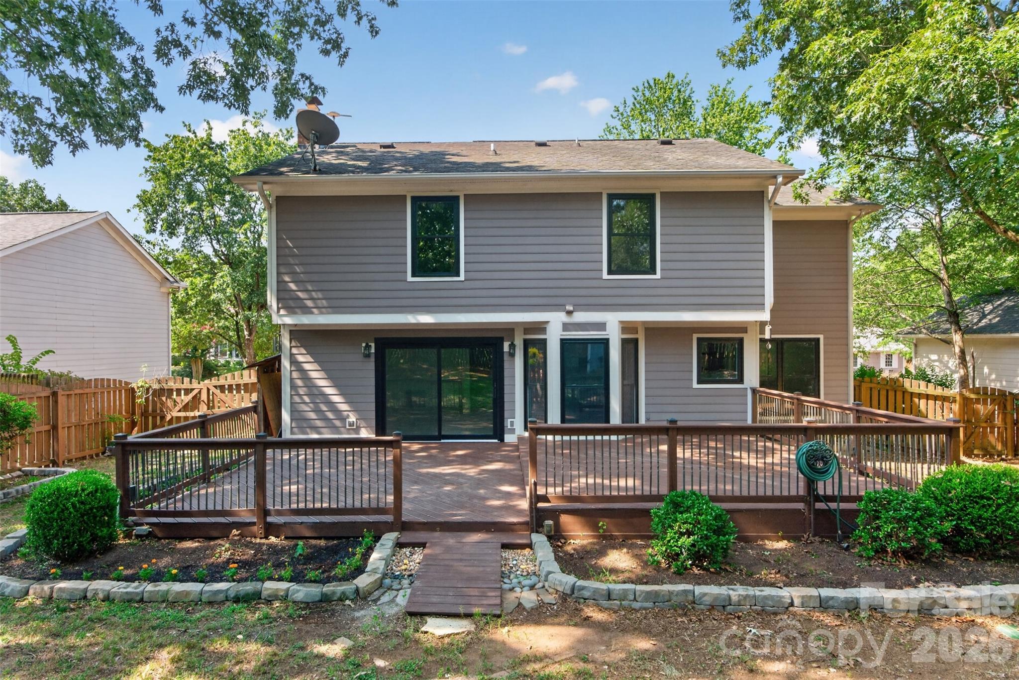 6815 Oldecastle Court — Charlotte