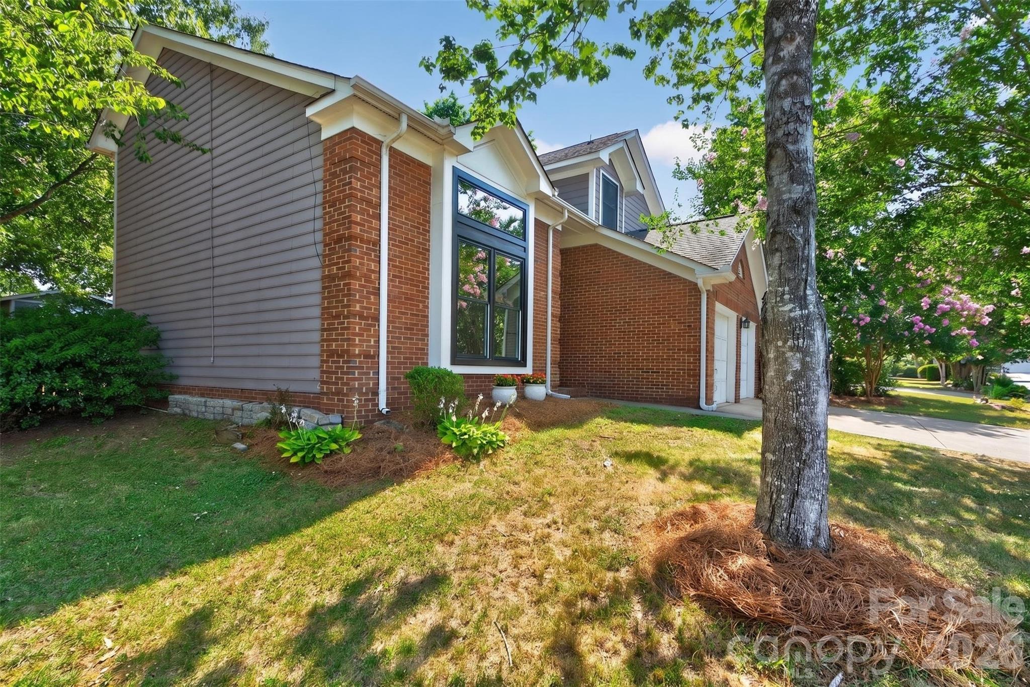 6815 Oldecastle Court — Charlotte