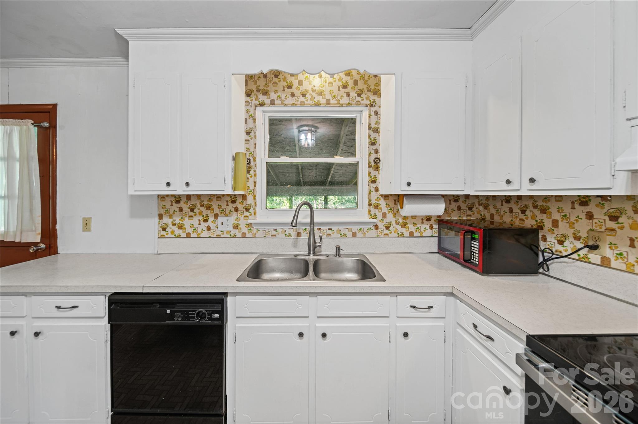 323 Meadowbrook Drive — Matthews