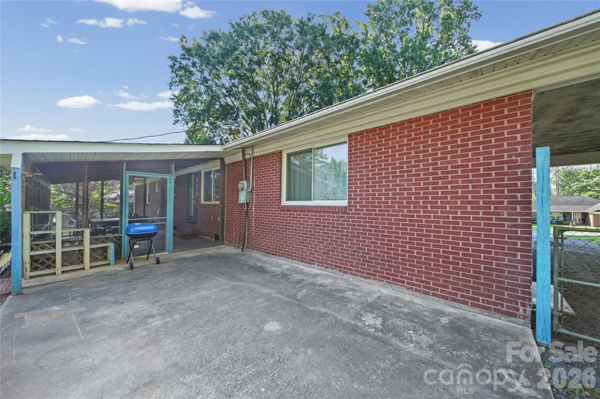 323 Meadowbrook Drive — Matthews