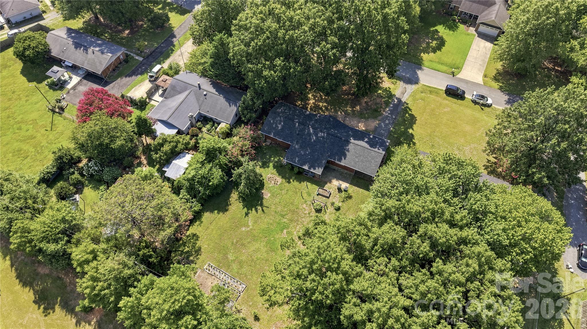 323 Meadowbrook Drive — Matthews