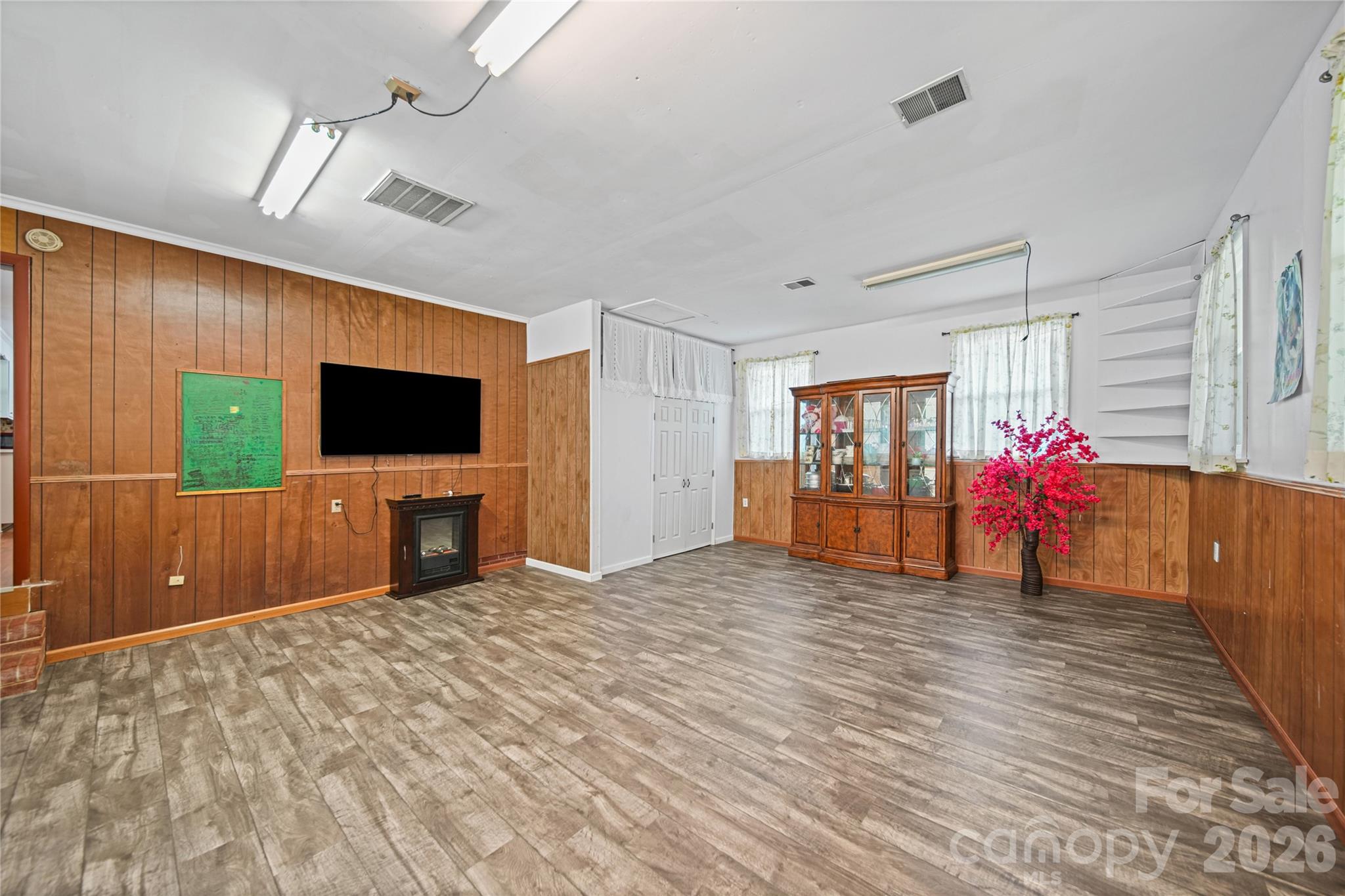 323 Meadowbrook Drive — Matthews
