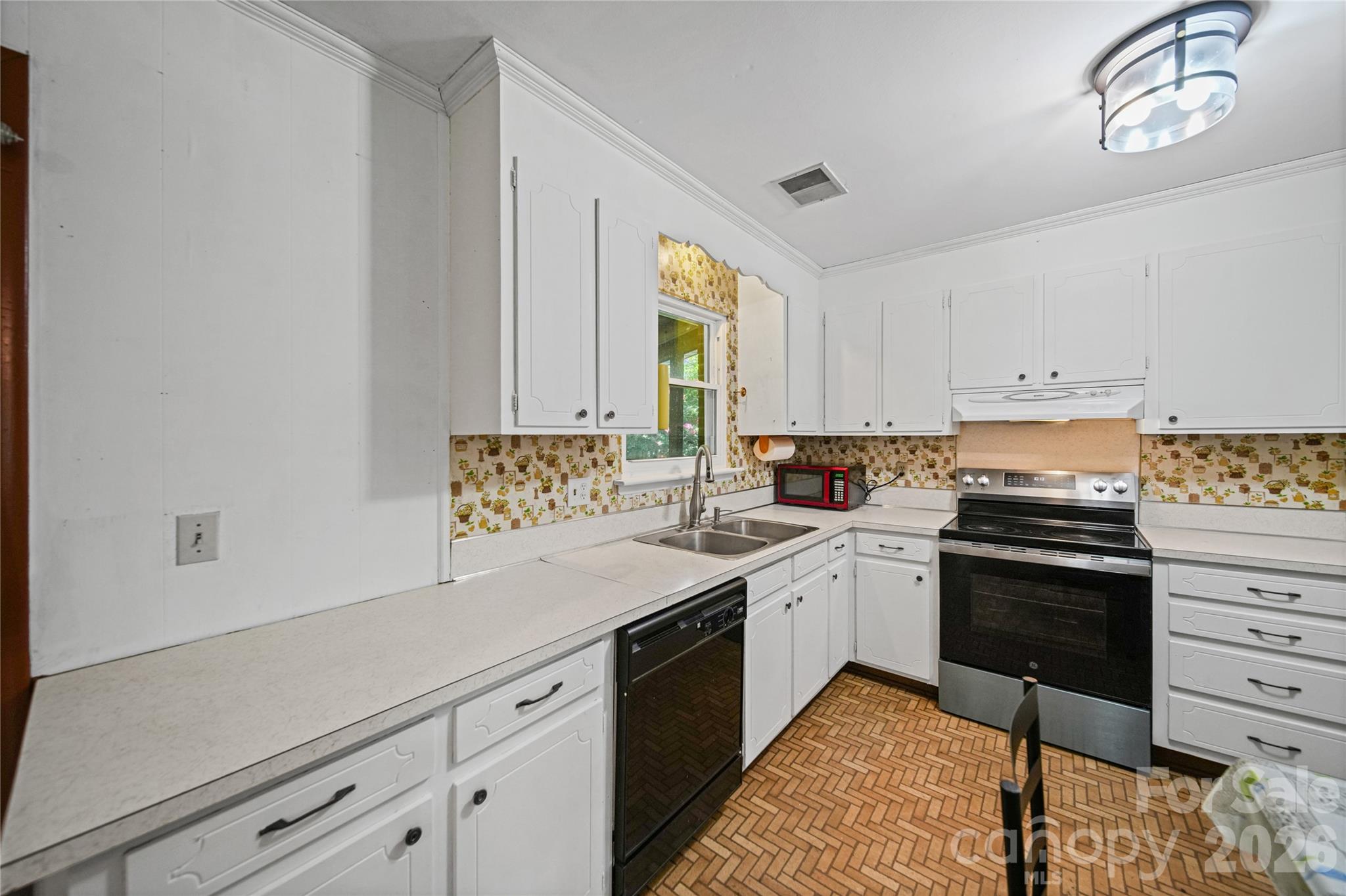 323 Meadowbrook Drive — Matthews