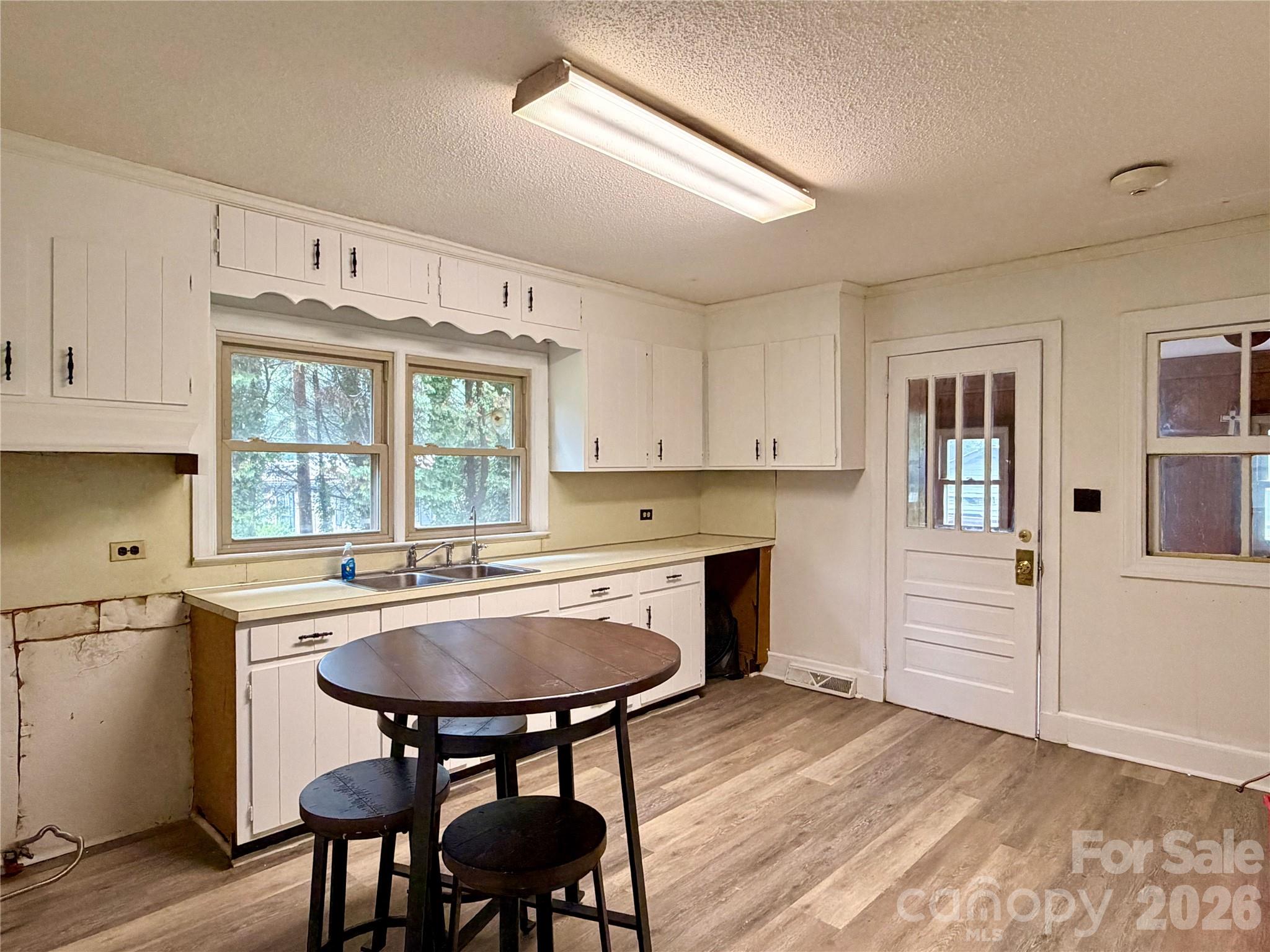 2475 Shelton Avenue — Statesville
