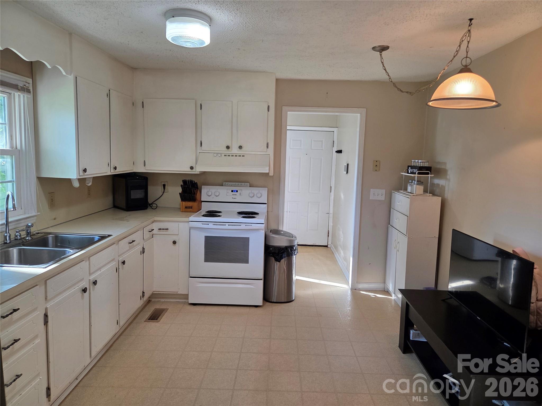 174 Cannon Avenue NW — Concord