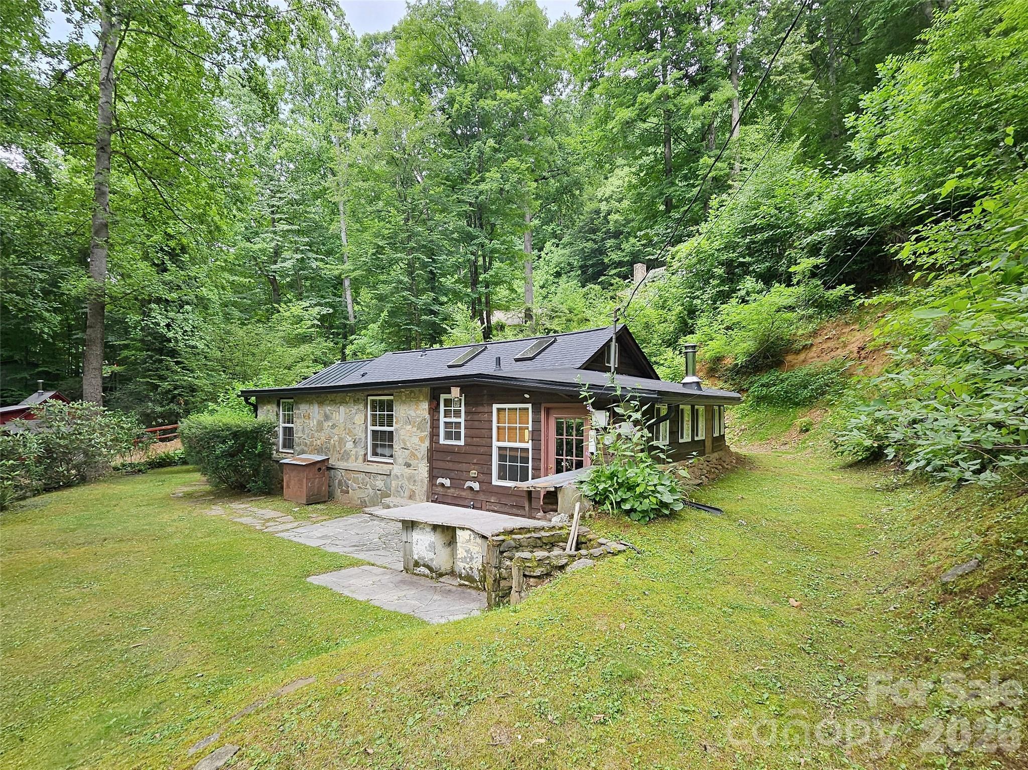 33 Tennis Court Road — Burnsville
