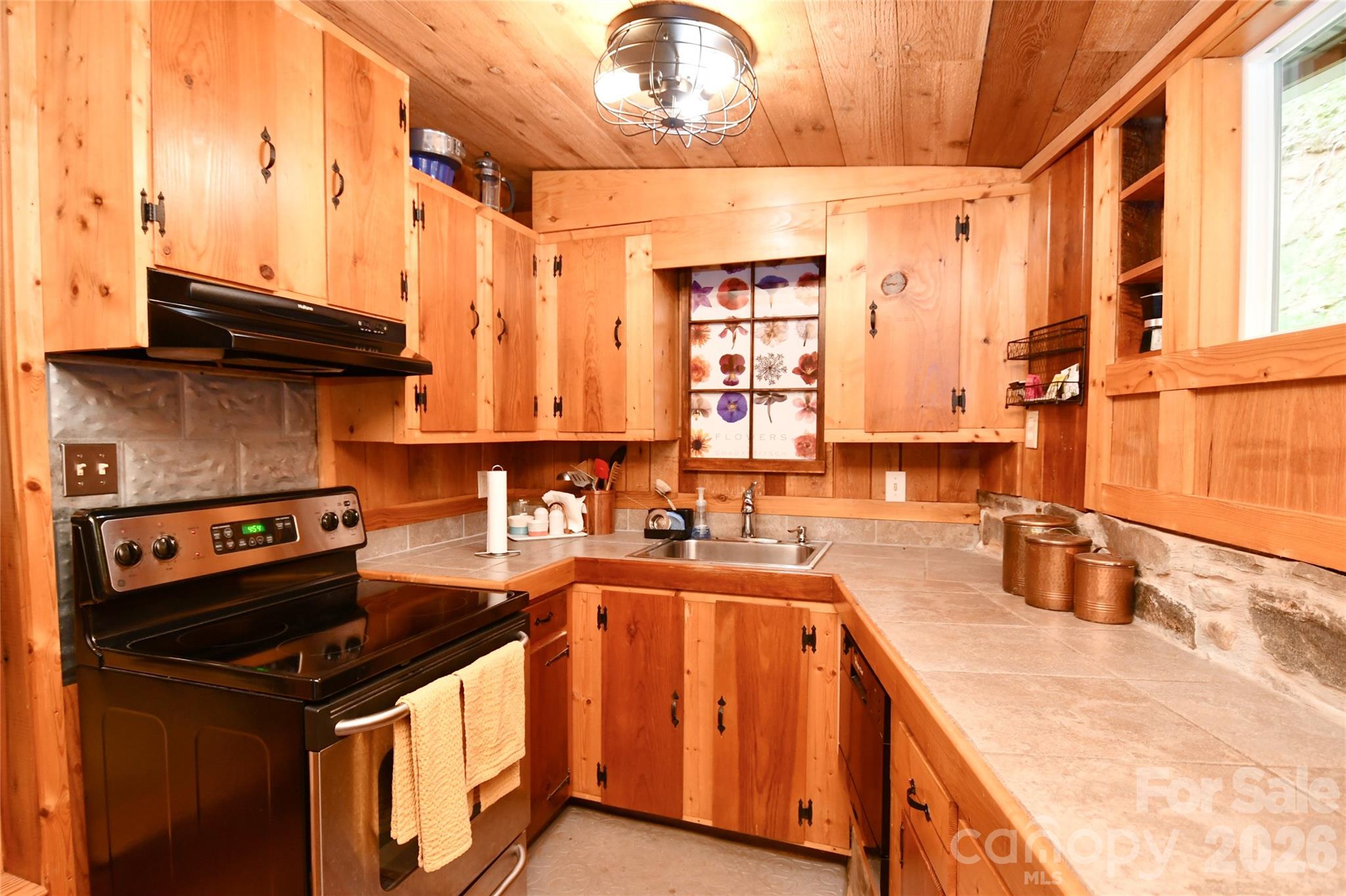 33 Tennis Court Road — Burnsville
