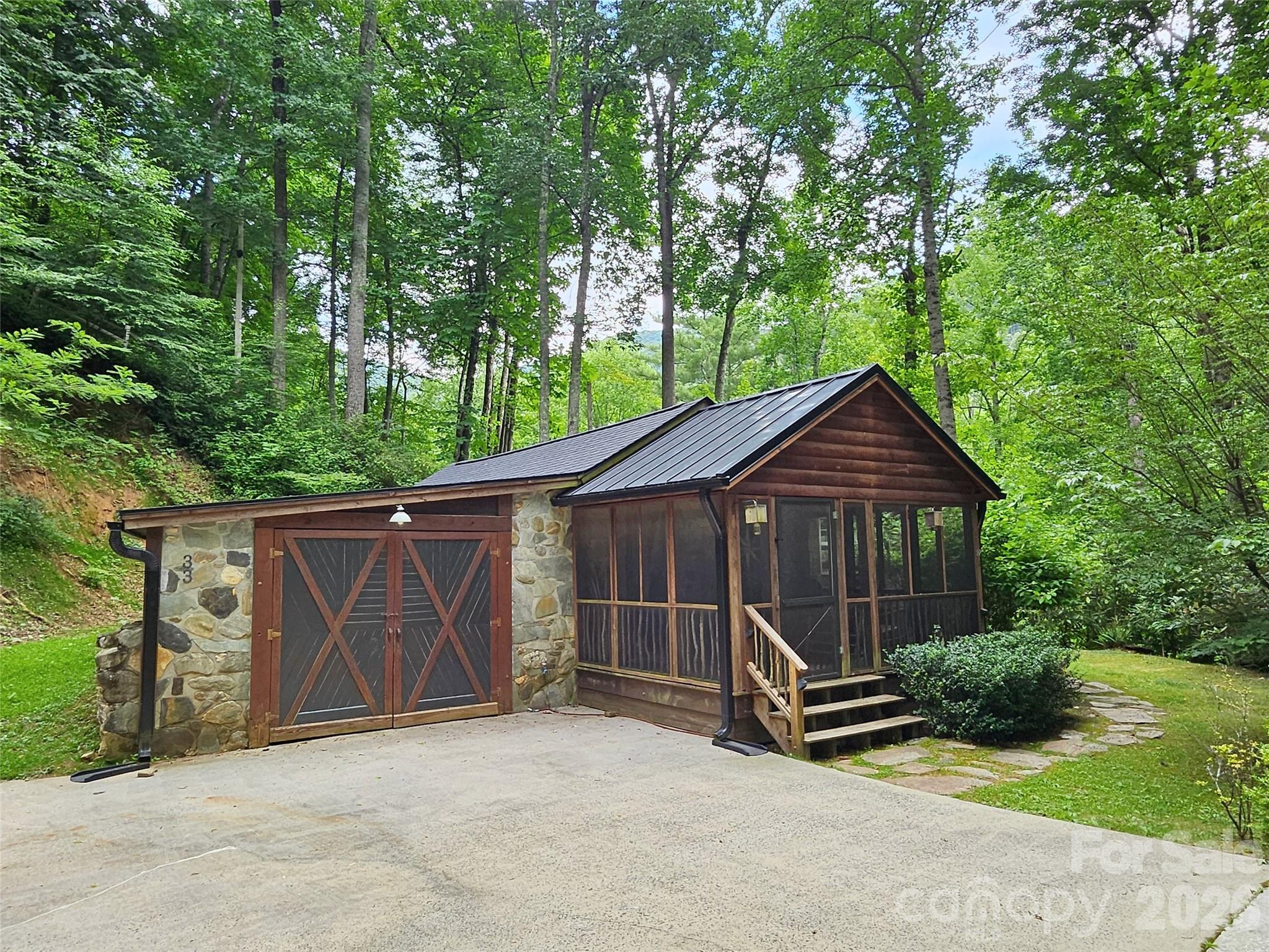 33 Tennis Court Road — Burnsville