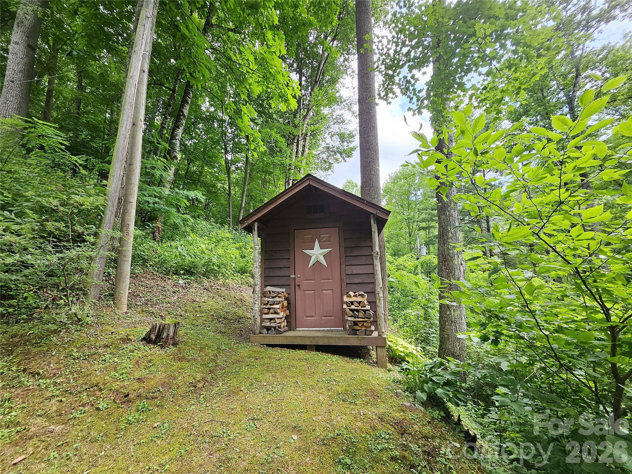 33 Tennis Court Road — Burnsville