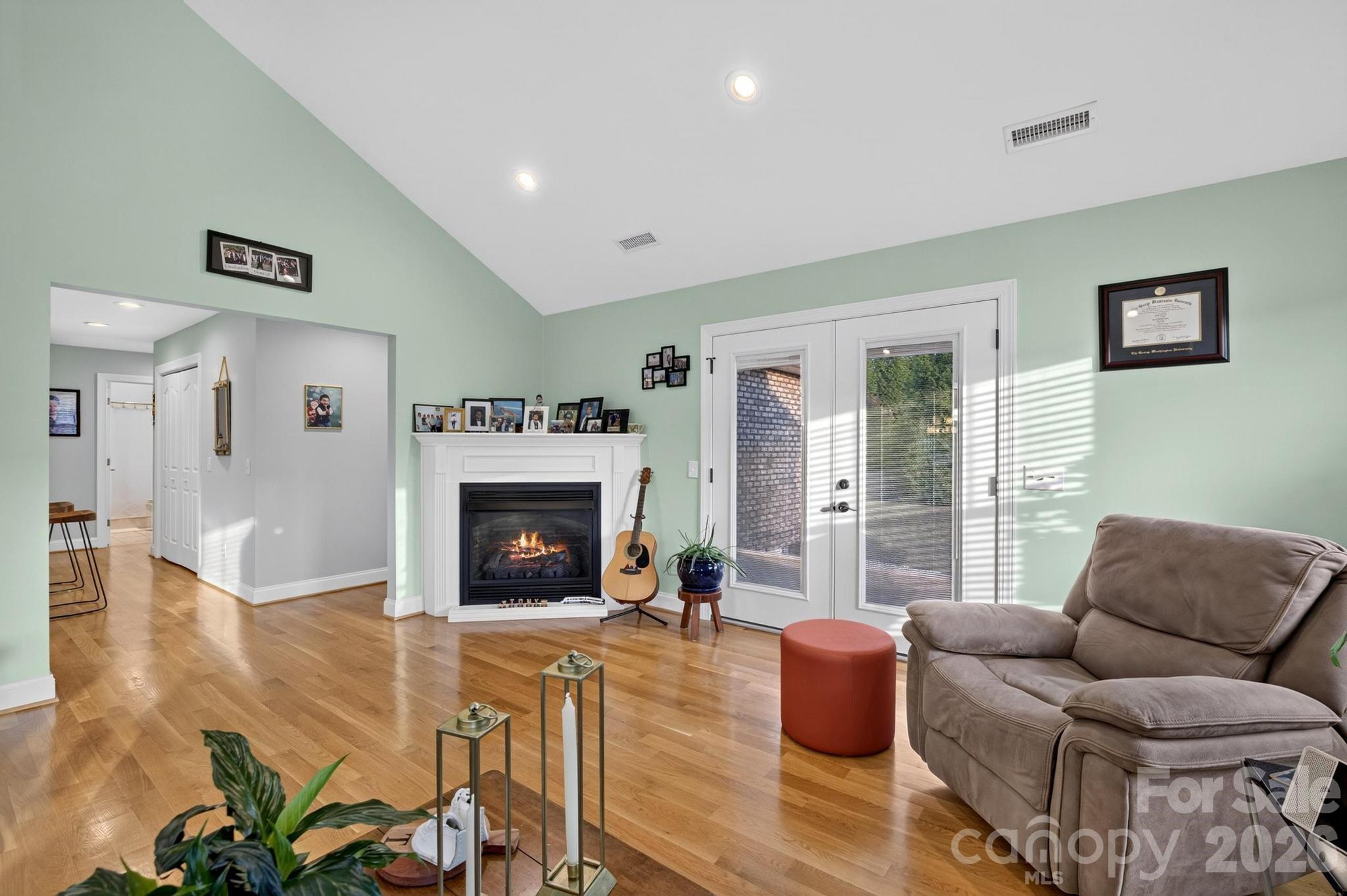 100 Rivercliff Drive — Hudson