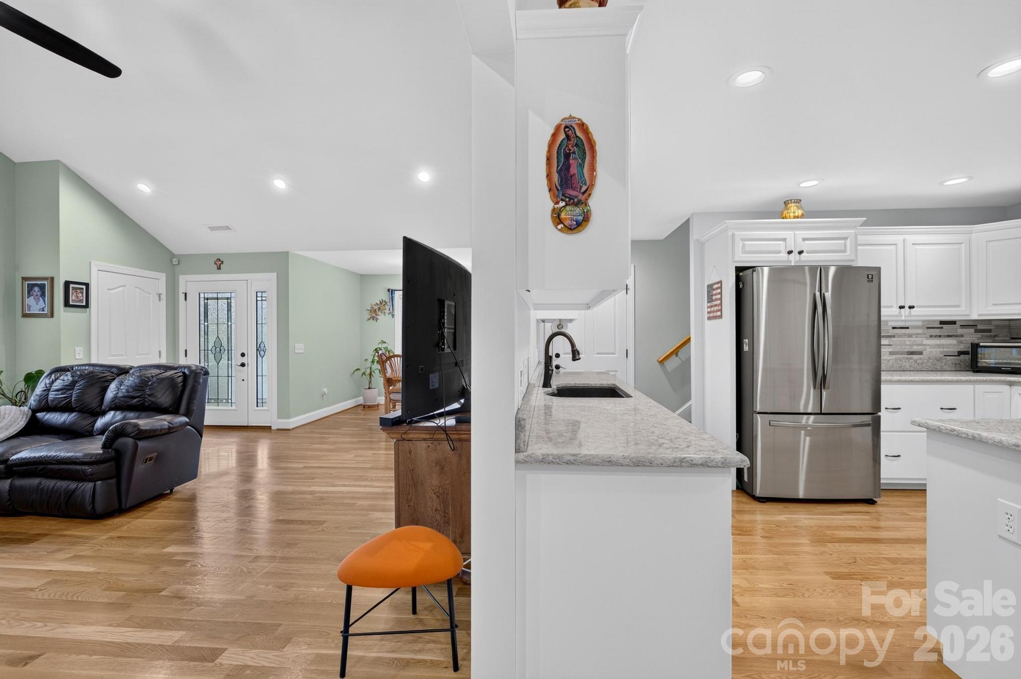 100 Rivercliff Drive — Hudson