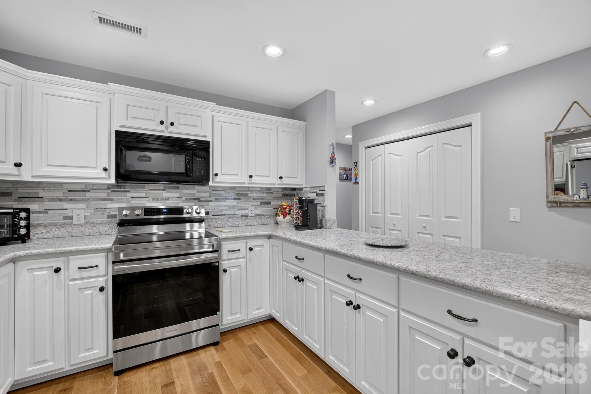 100 Rivercliff Drive — Hudson