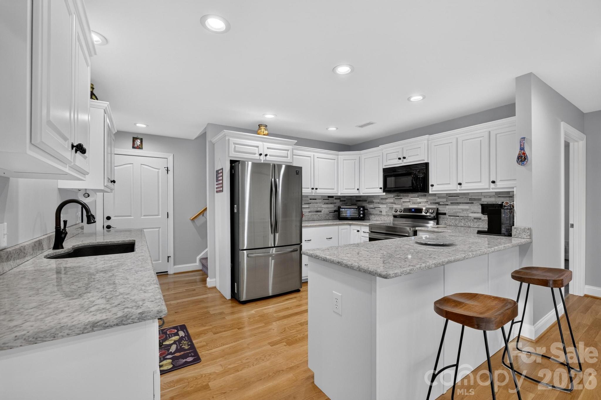 100 Rivercliff Drive — Hudson