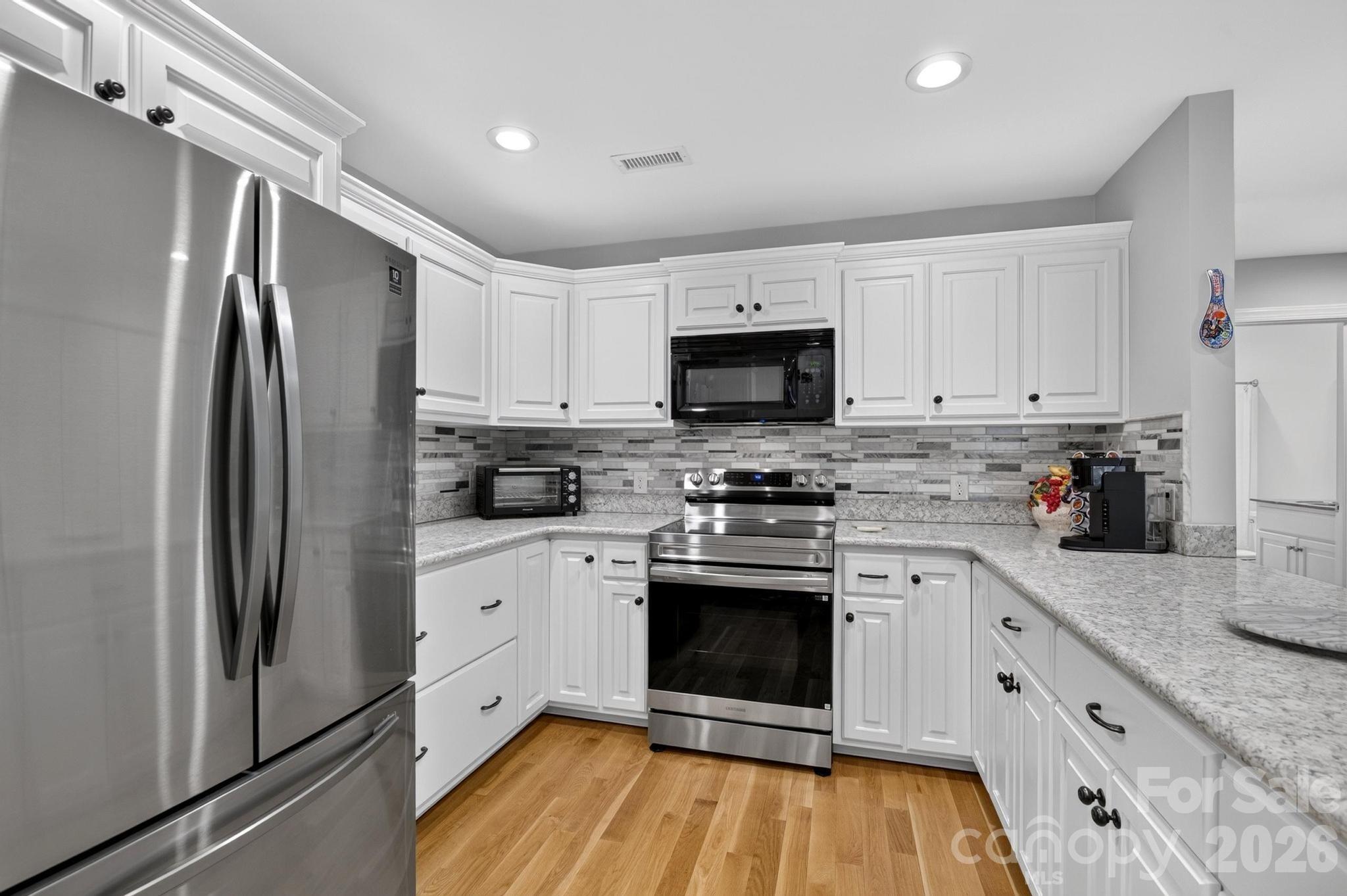 100 Rivercliff Drive — Hudson