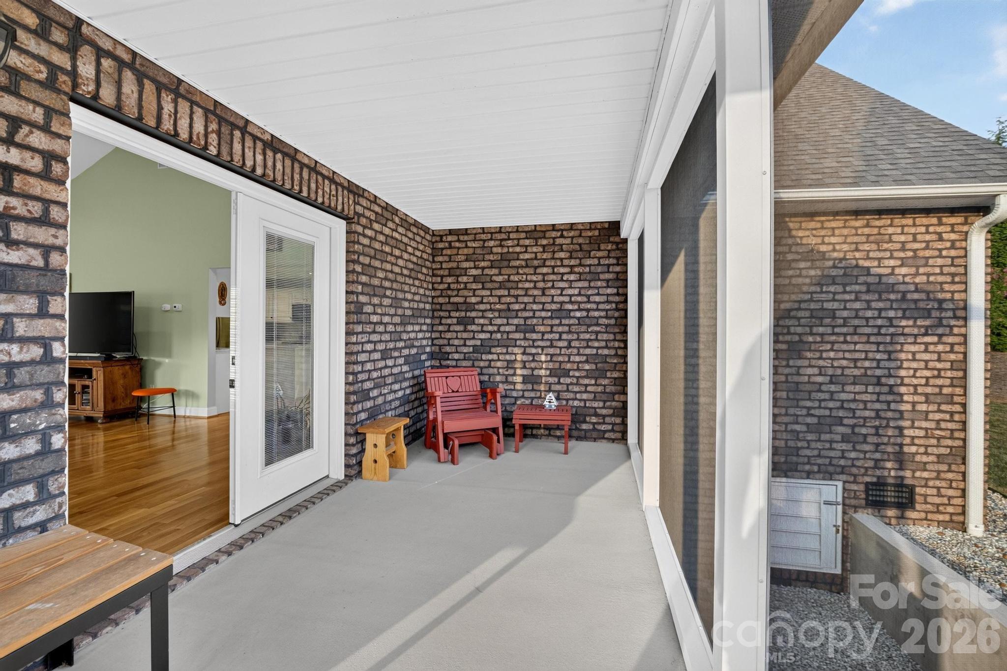 100 Rivercliff Drive — Hudson