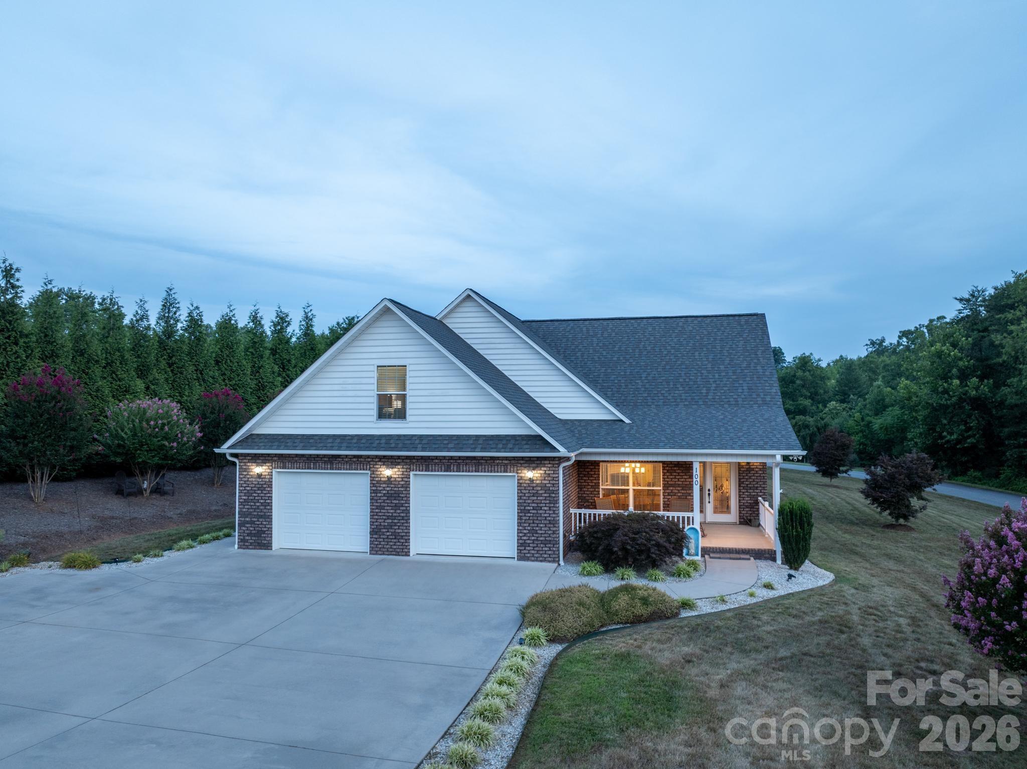 100 Rivercliff Drive — Hudson