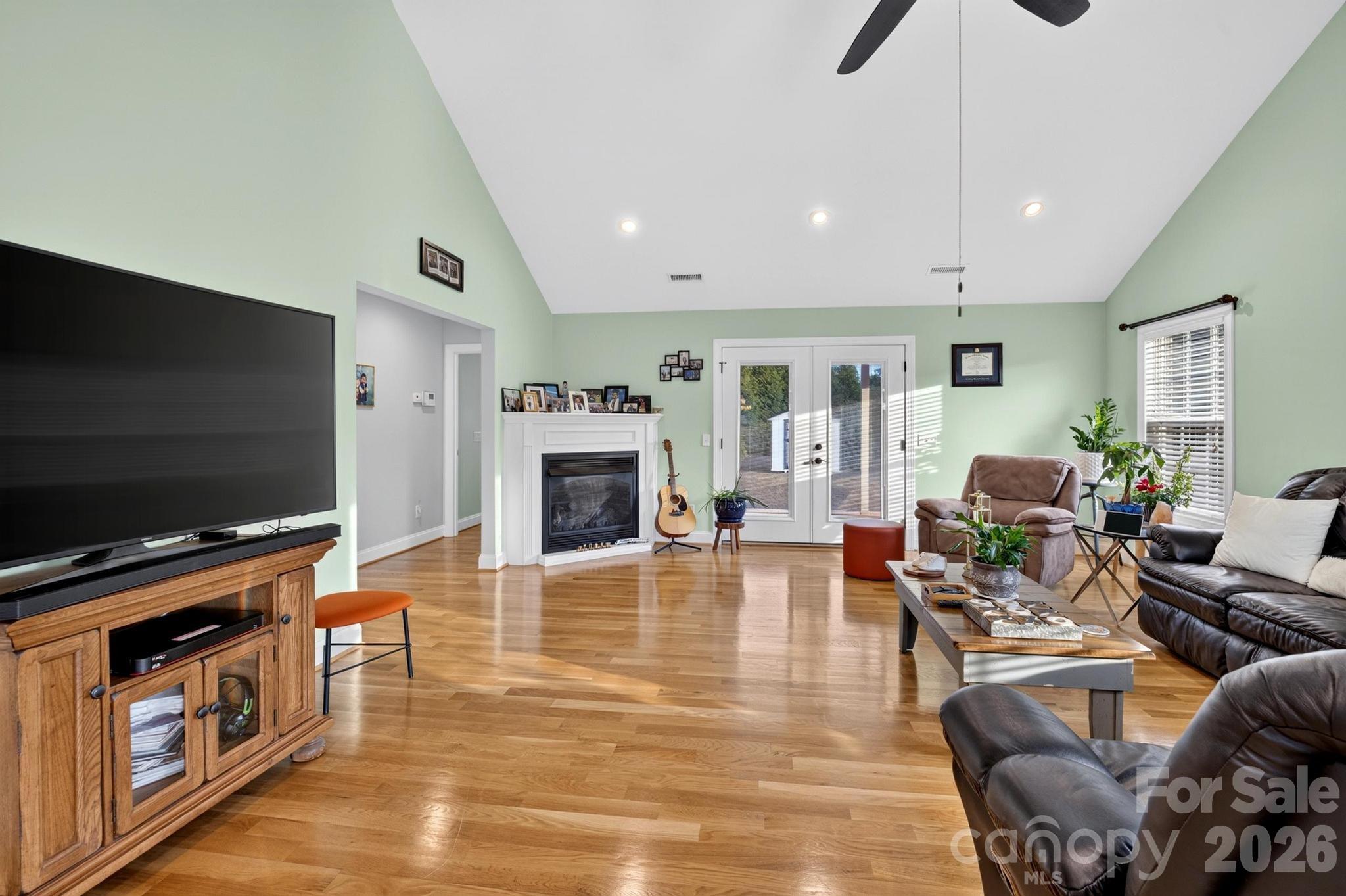 100 Rivercliff Drive — Hudson