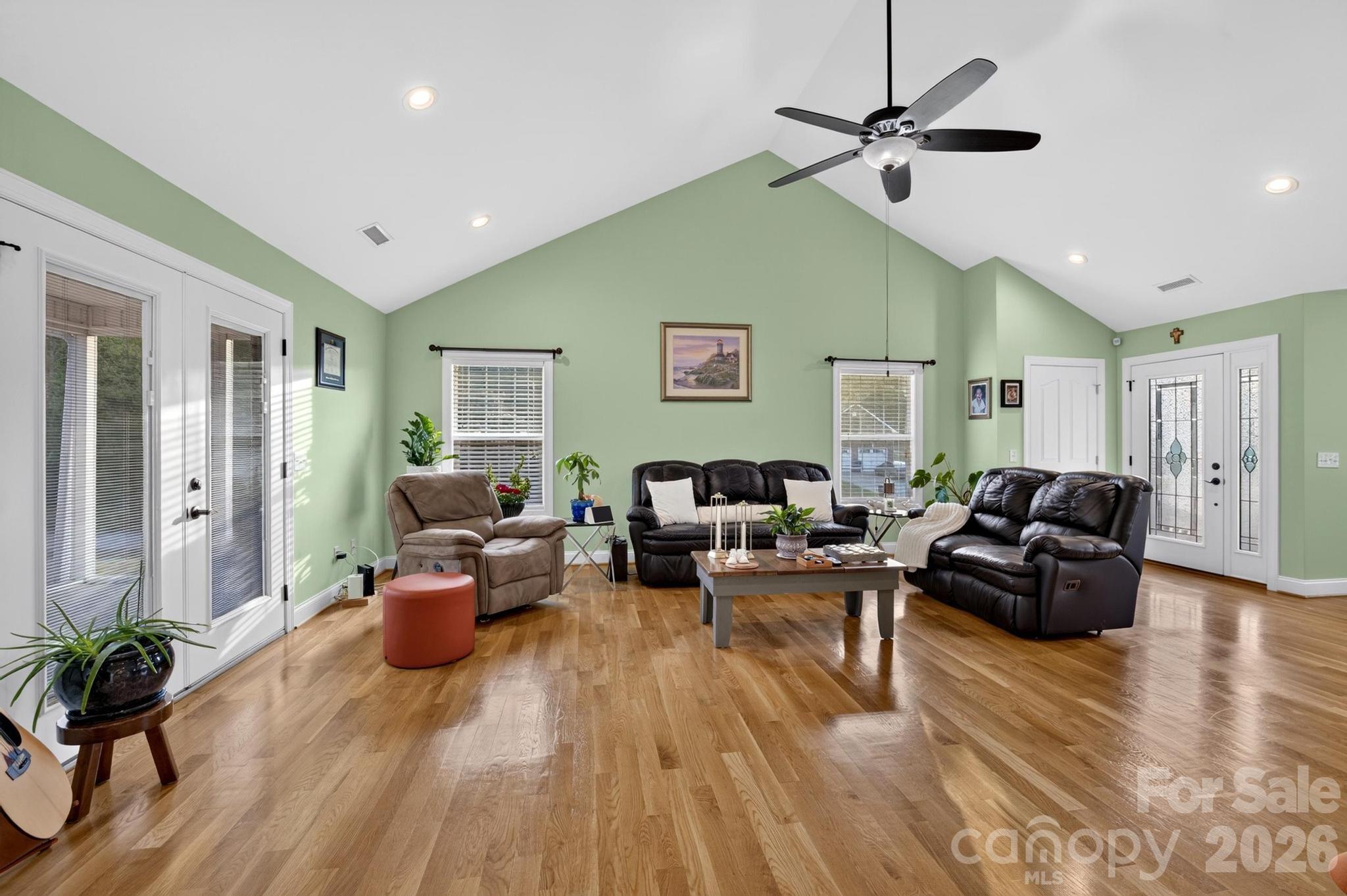 100 Rivercliff Drive — Hudson